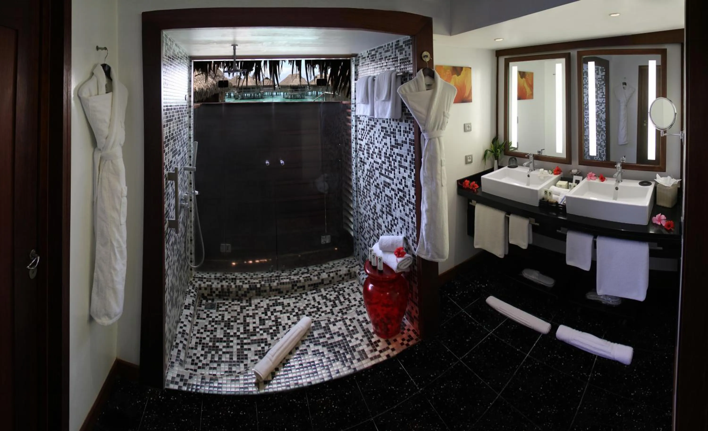 Shower in Sofitel Kia Ora Moorea Beach Resort