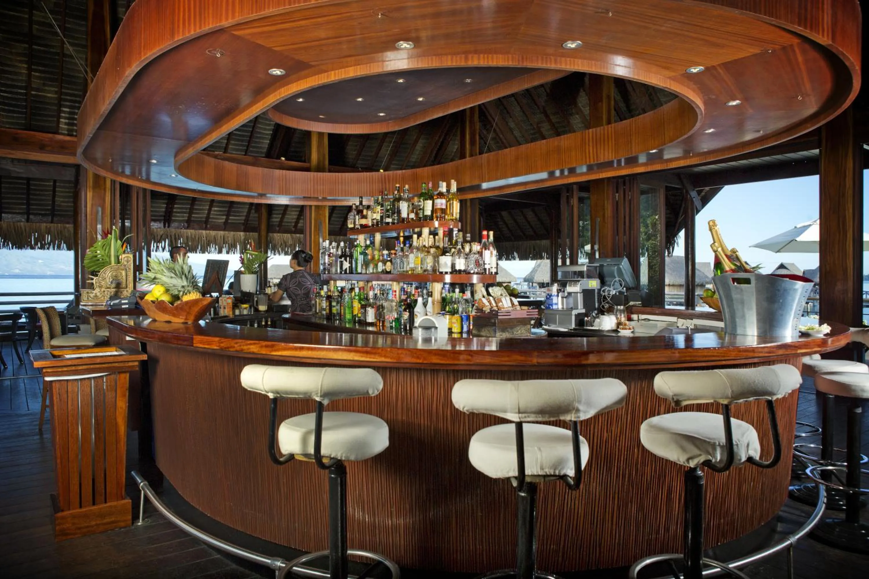 Lounge or bar in Sofitel Kia Ora Moorea Beach Resort