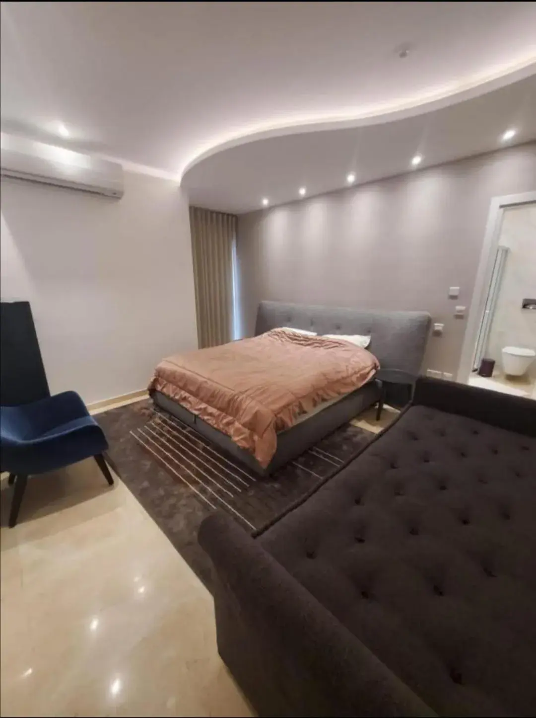 Three-Bedroom Apartment in 157 by Cast Renting Ltd Three-Bedroom Apartment in 157 by Cast Renting Ltd