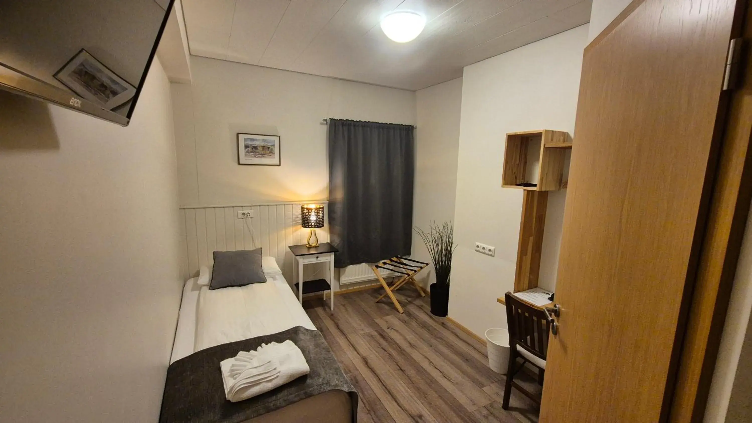 Single Room in Kirkjufell Hotel by Snæfellsnes Peninsula West Iceland - Grundarfjordur Single Room in Kirkjufell Hotel by Snæfellsnes Peninsula West Iceland - Grundarfjordur