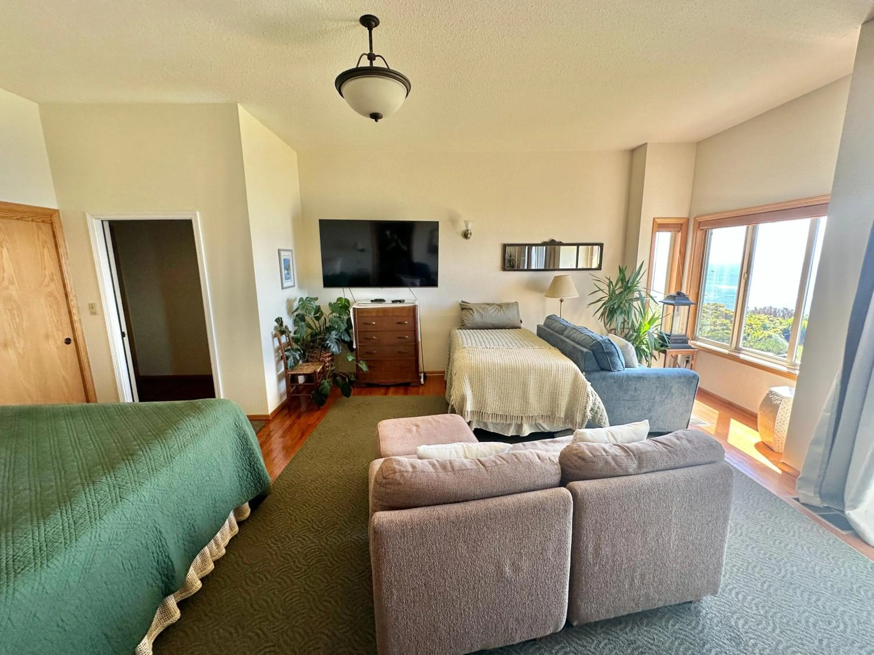 Turtle Rocks Oceanfront Inn