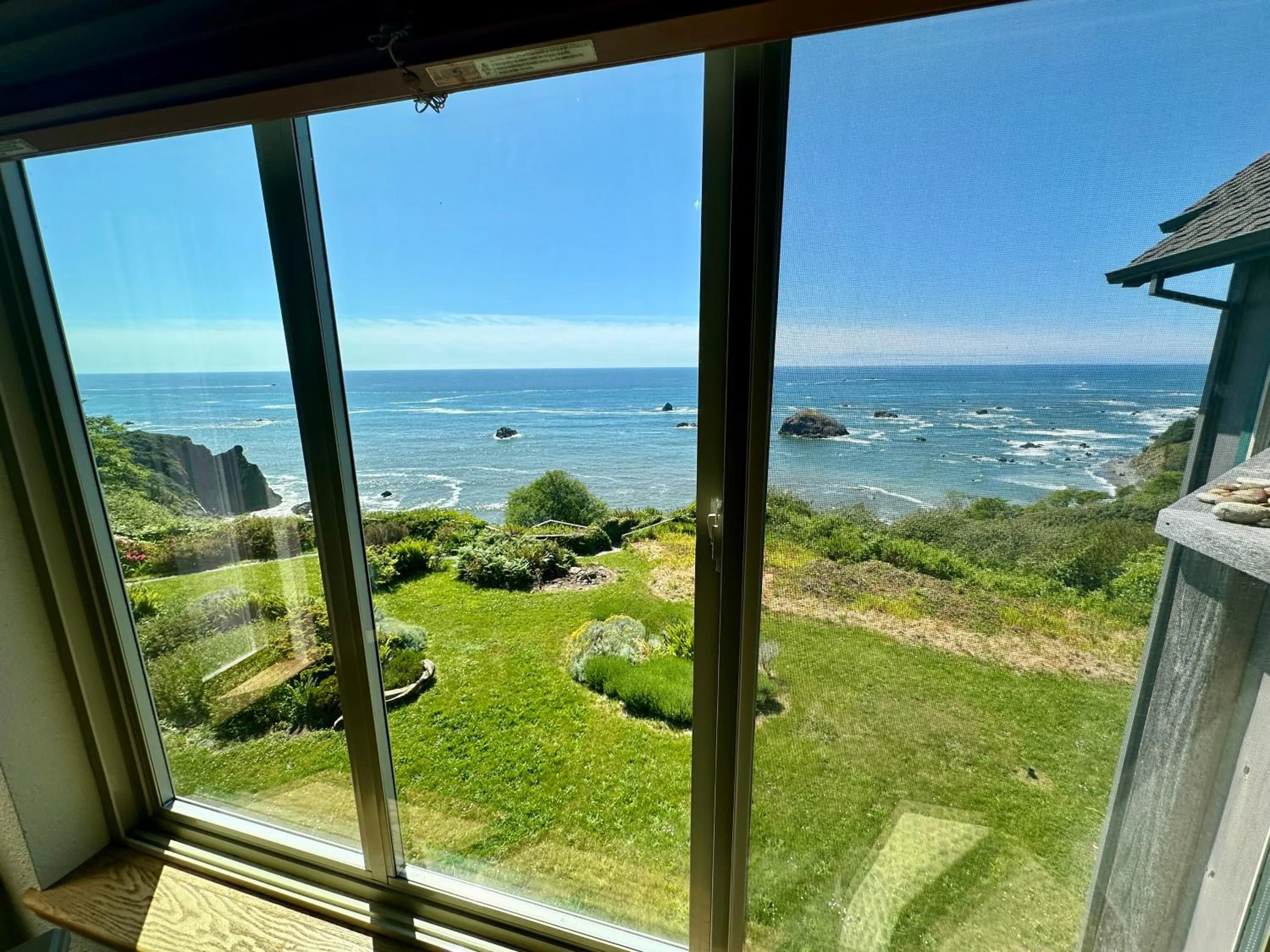 Turtle Rocks Oceanfront Inn