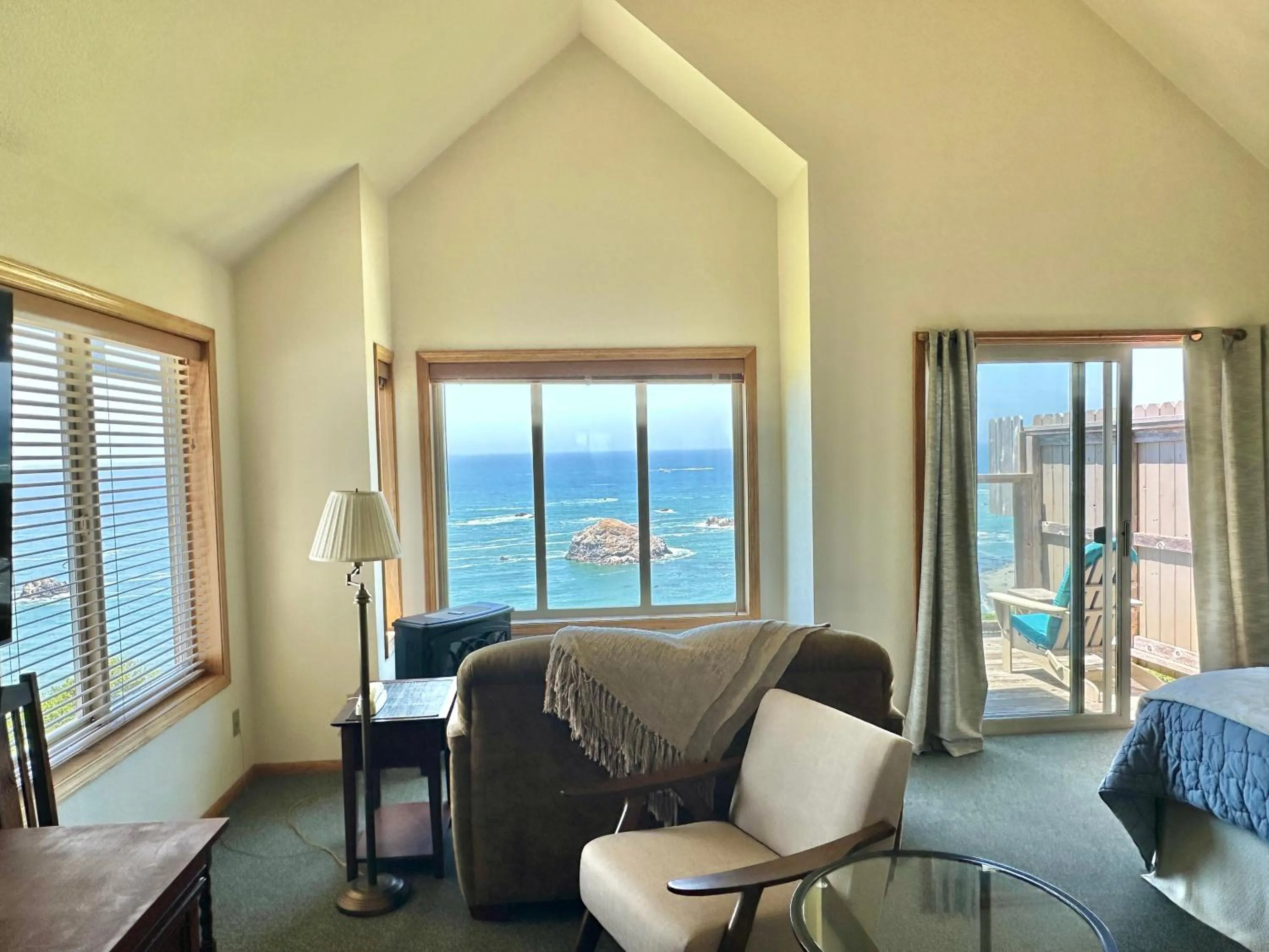 Turtle Rocks Oceanfront Inn