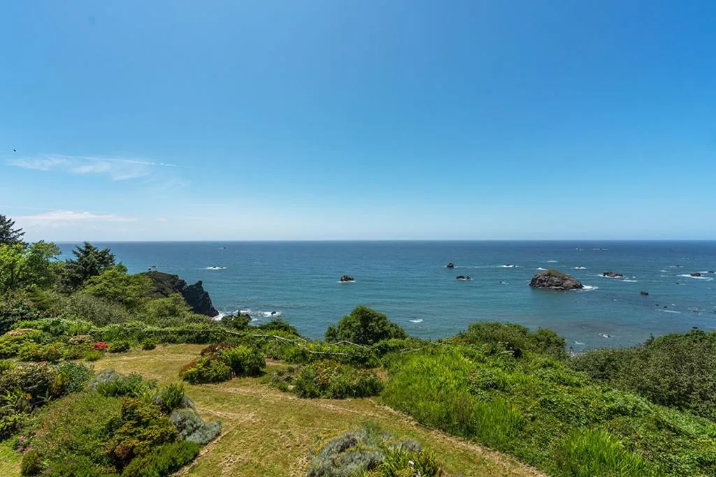 Sea view in Turtle Rocks Oceanfront Inn