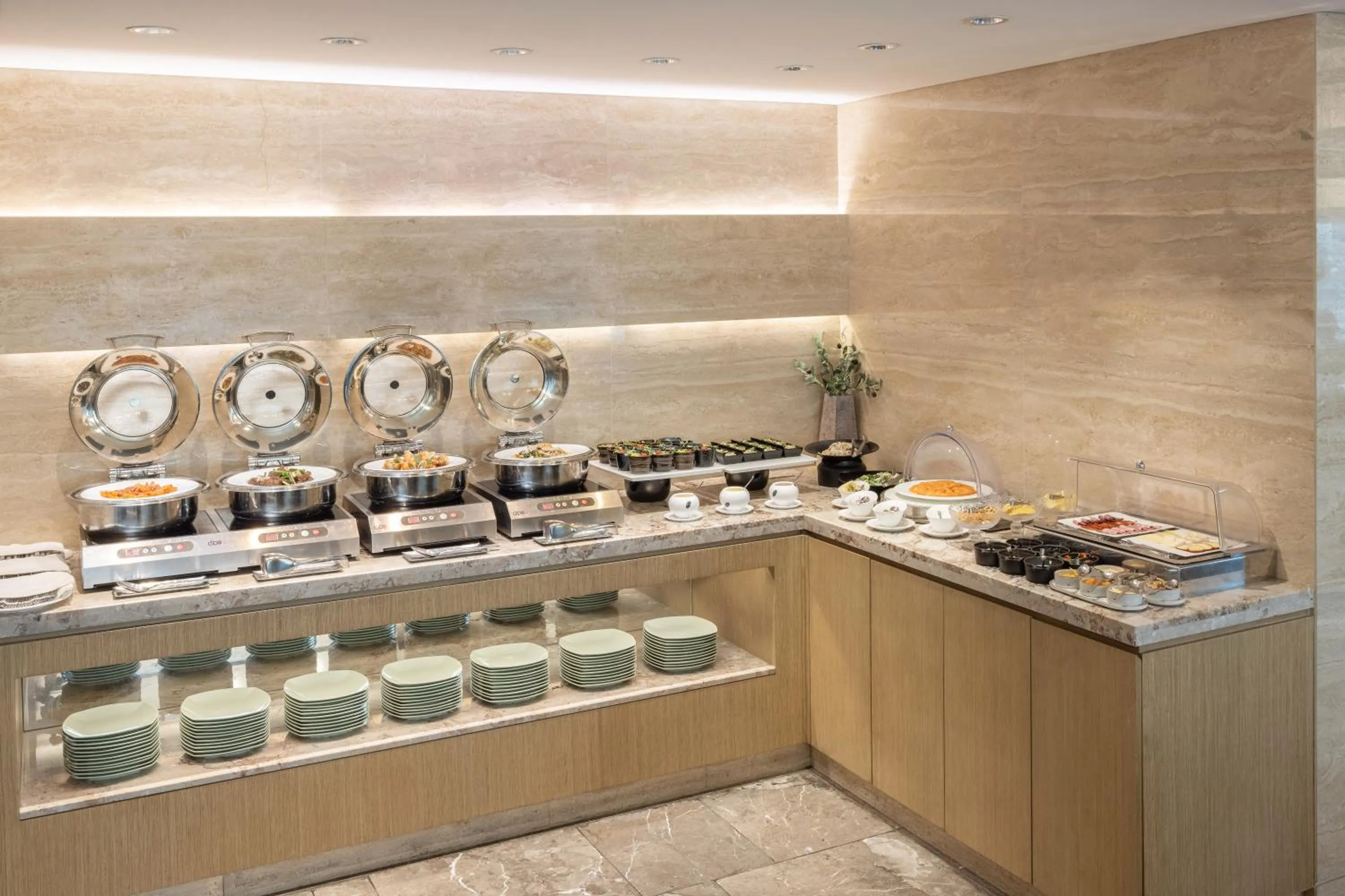 Lounge or bar in Novotel Ambassador Seoul Gangnam