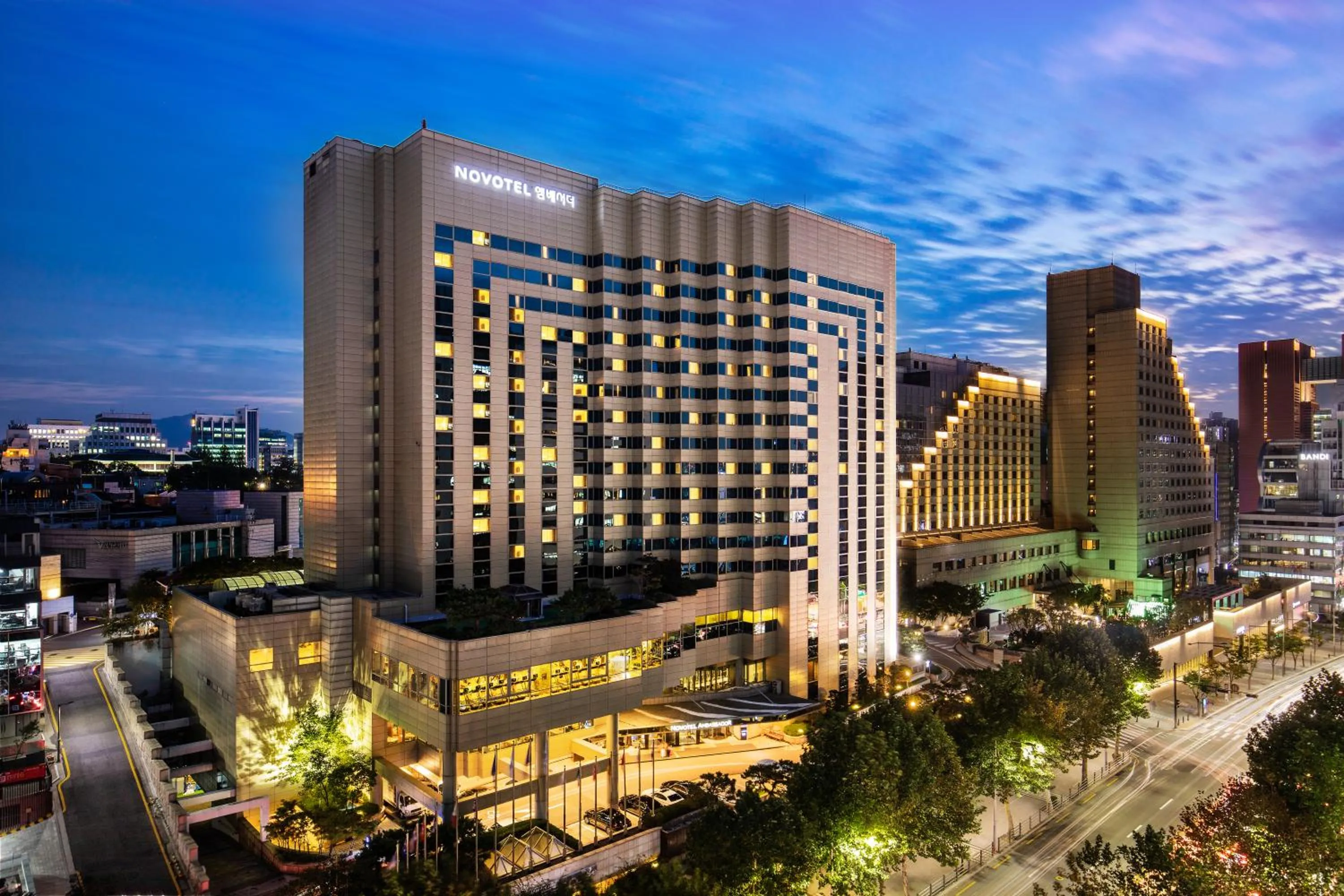 Property building in Novotel Ambassador Seoul Gangnam