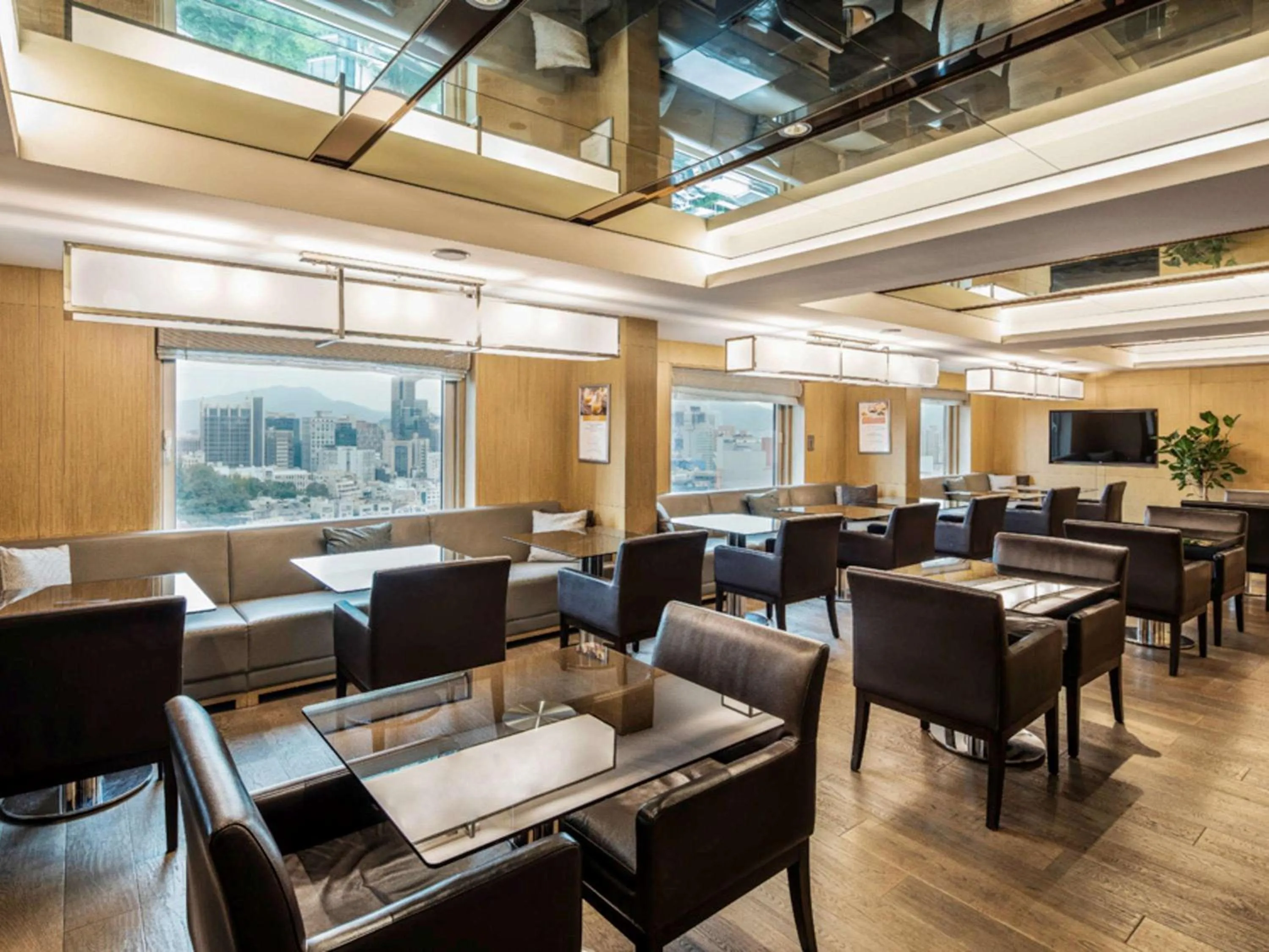 Property building in Novotel Ambassador Seoul Gangnam