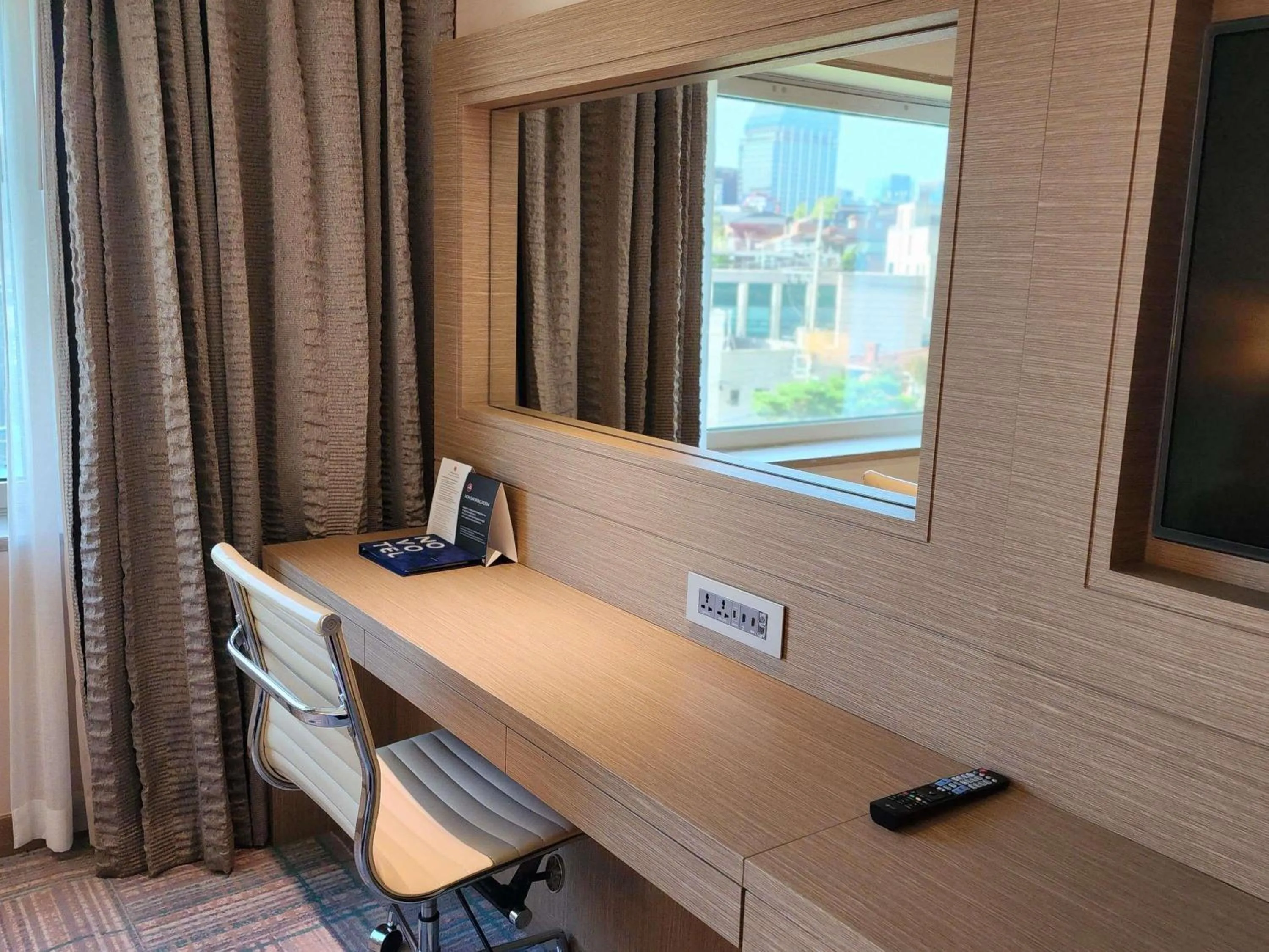 Bedroom in Novotel Ambassador Seoul Gangnam