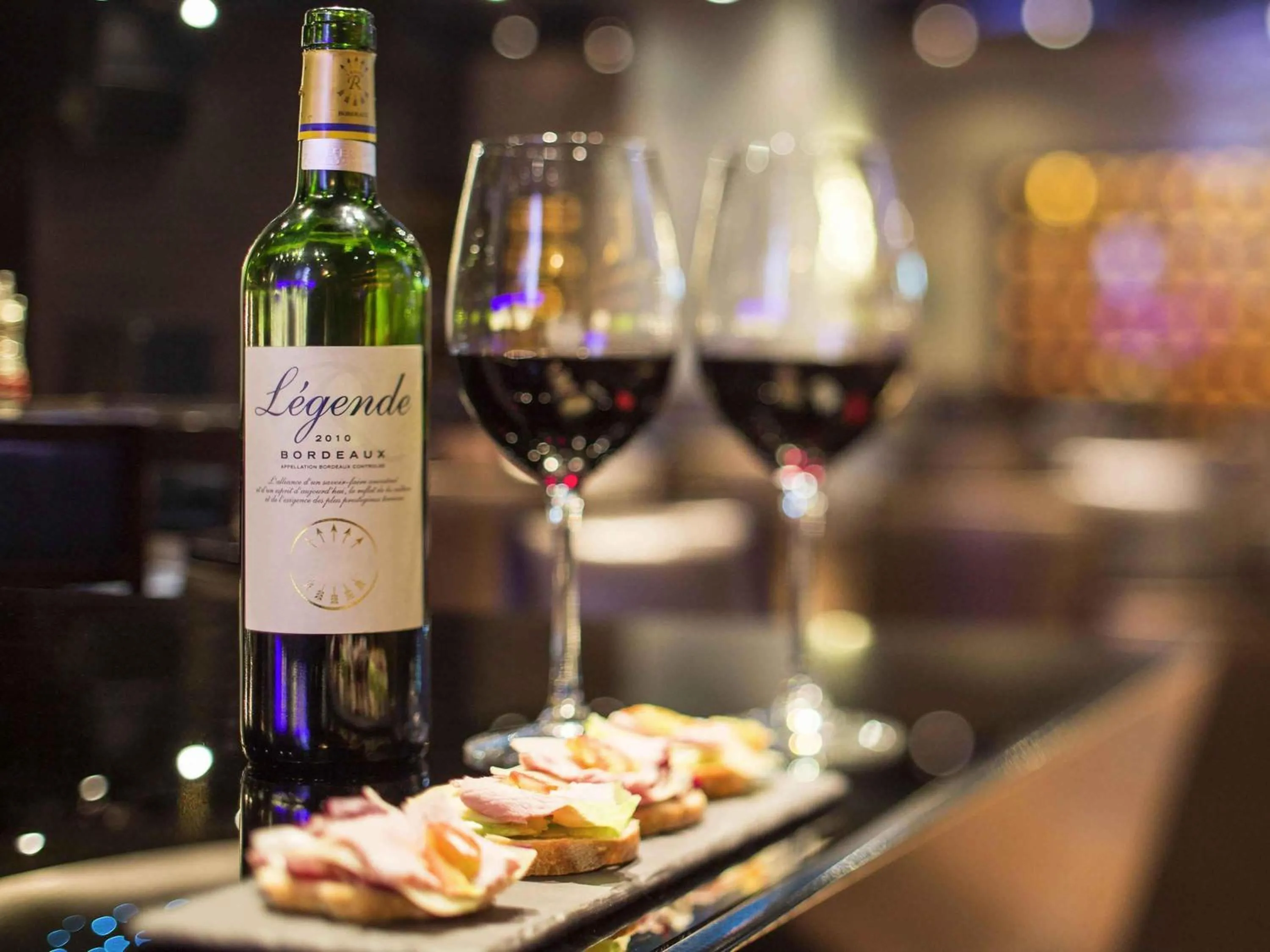 Lounge or bar in Novotel Ambassador Seoul Gangnam