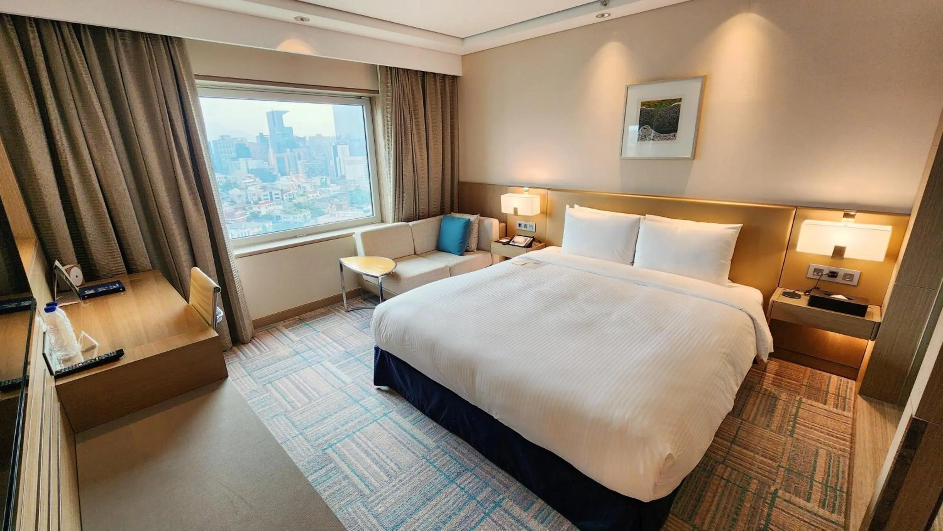Bed in Novotel Ambassador Seoul Gangnam