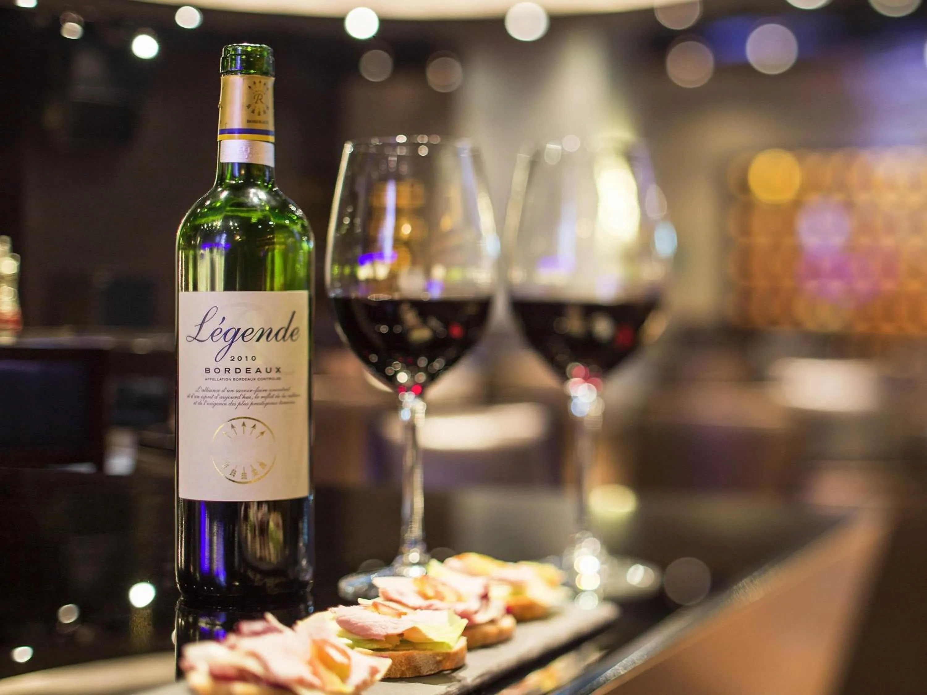 Lounge or bar in Novotel Ambassador Seoul Gangnam