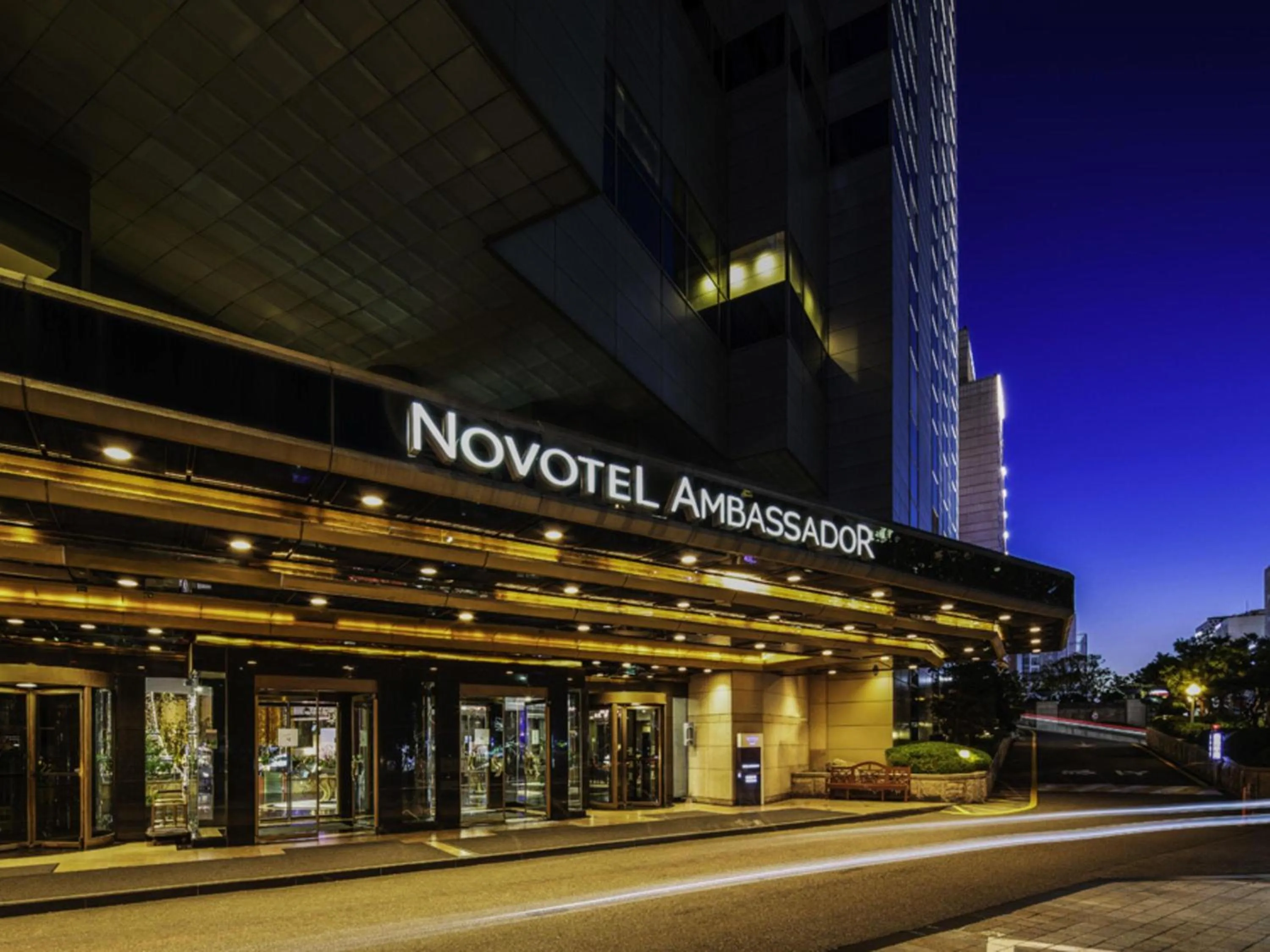 Property building in Novotel Ambassador Seoul Gangnam