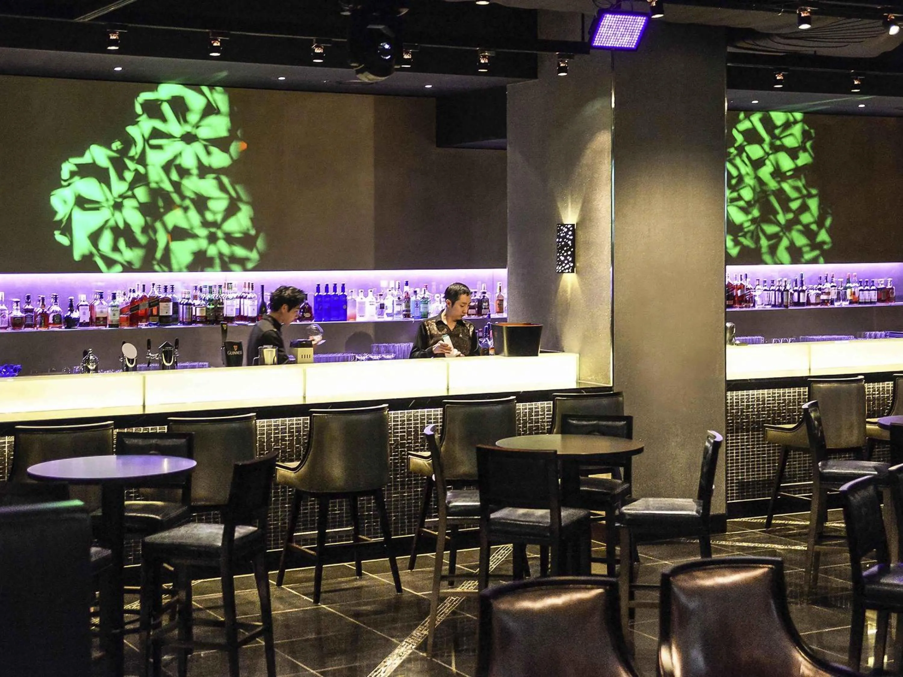 Lounge or bar in Novotel Ambassador Seoul Gangnam