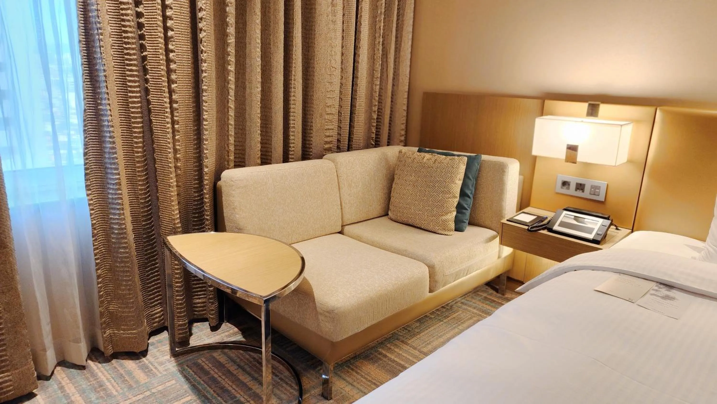 hair dresser, Bed in Novotel Ambassador Seoul Gangnam