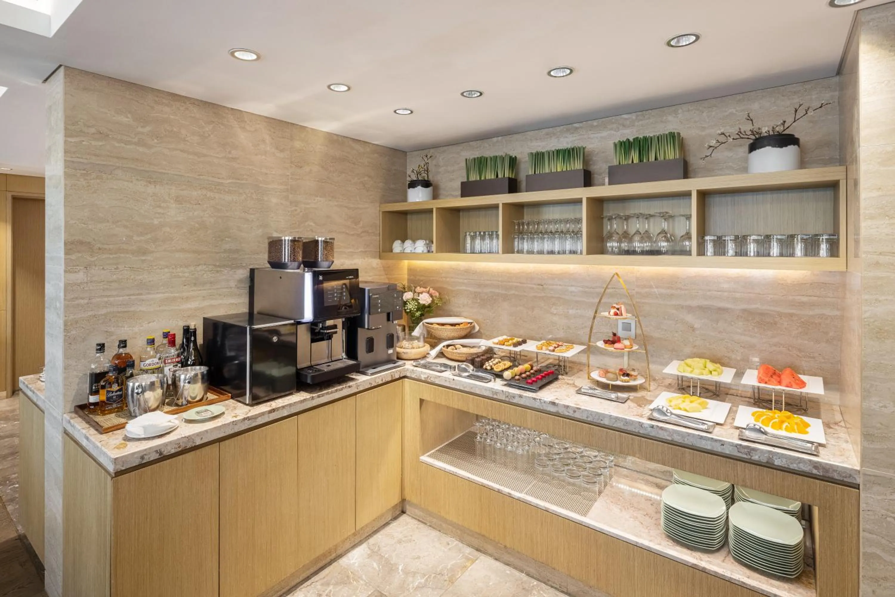 Lounge or bar in Novotel Ambassador Seoul Gangnam