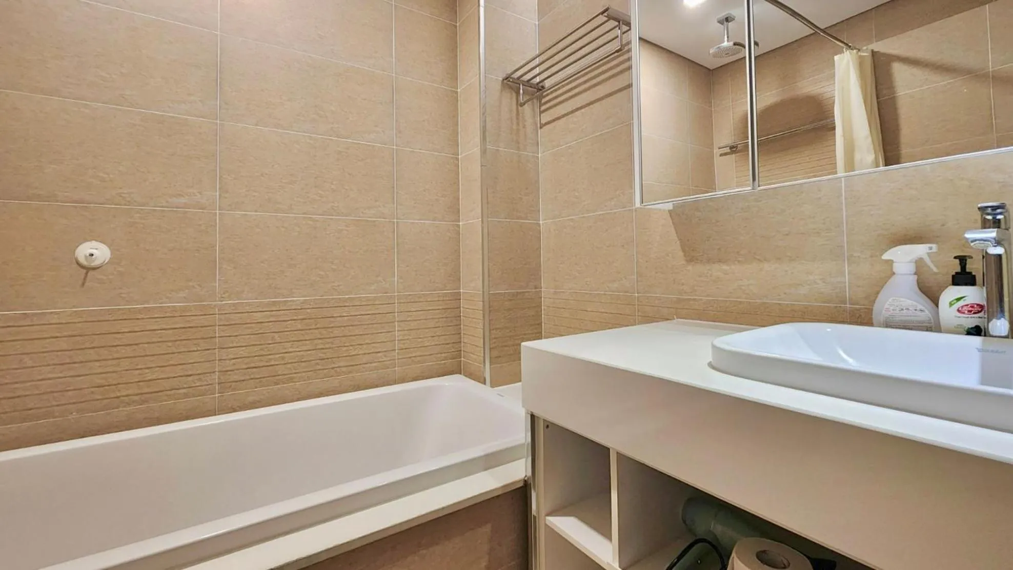 Shower in Vinhomes Metropolis Residence