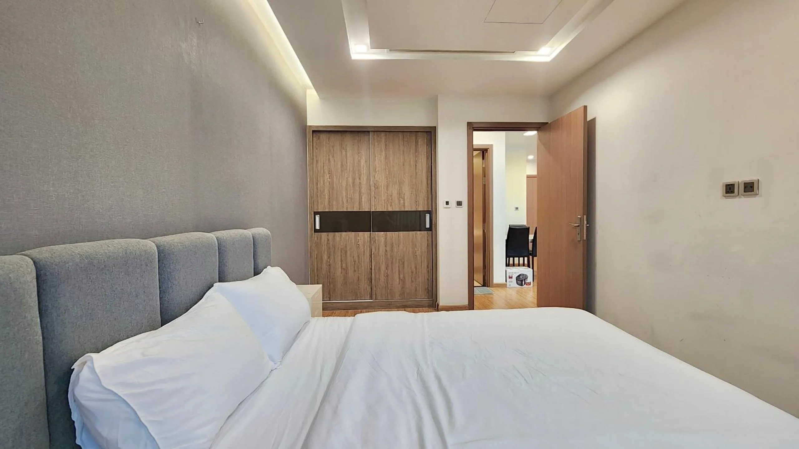 Bed in Vinhomes Metropolis Residence