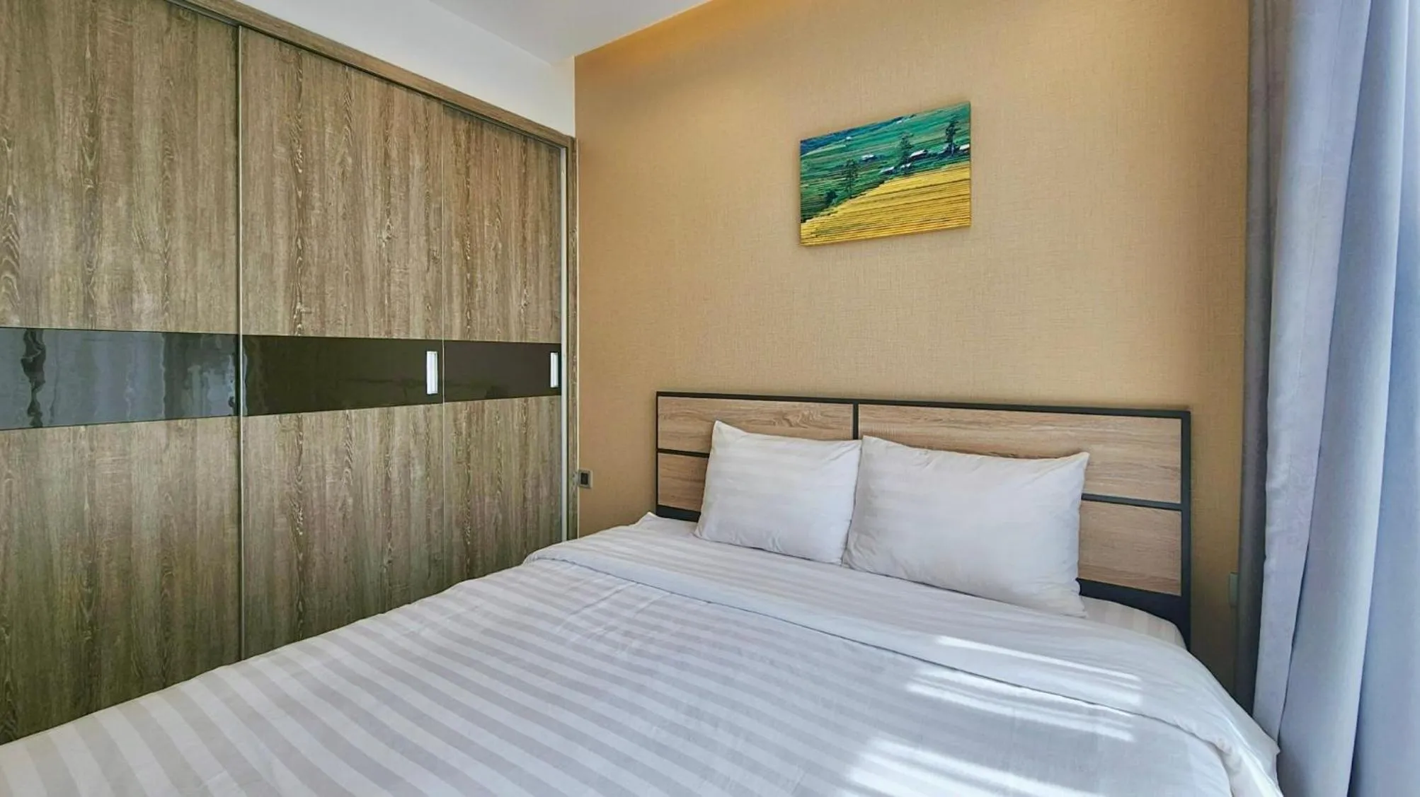 Bed in Vinhomes Metropolis Residence