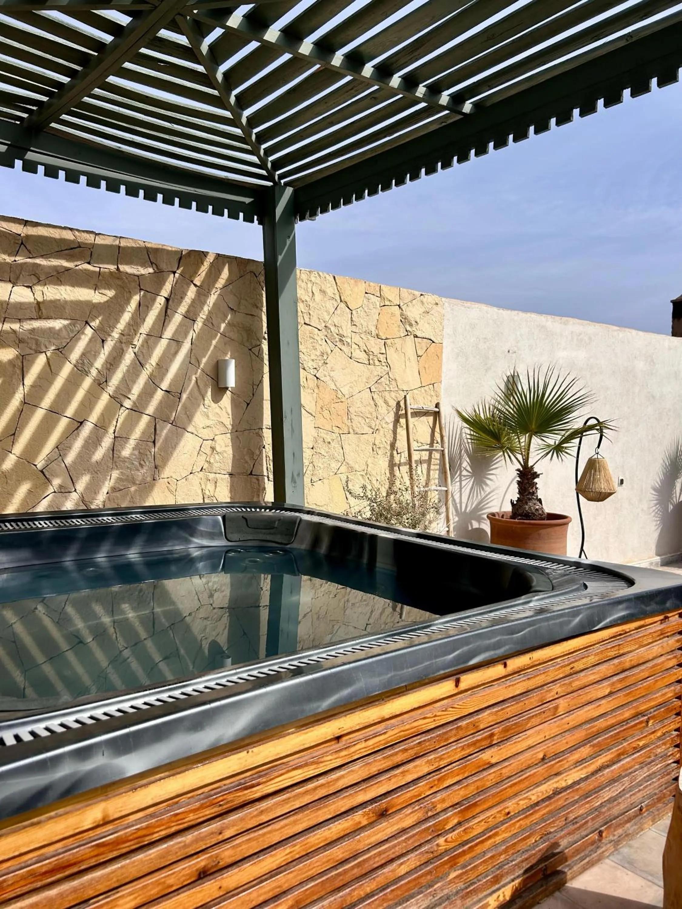 Hot Tub in Riad Villa Wengé & Spa