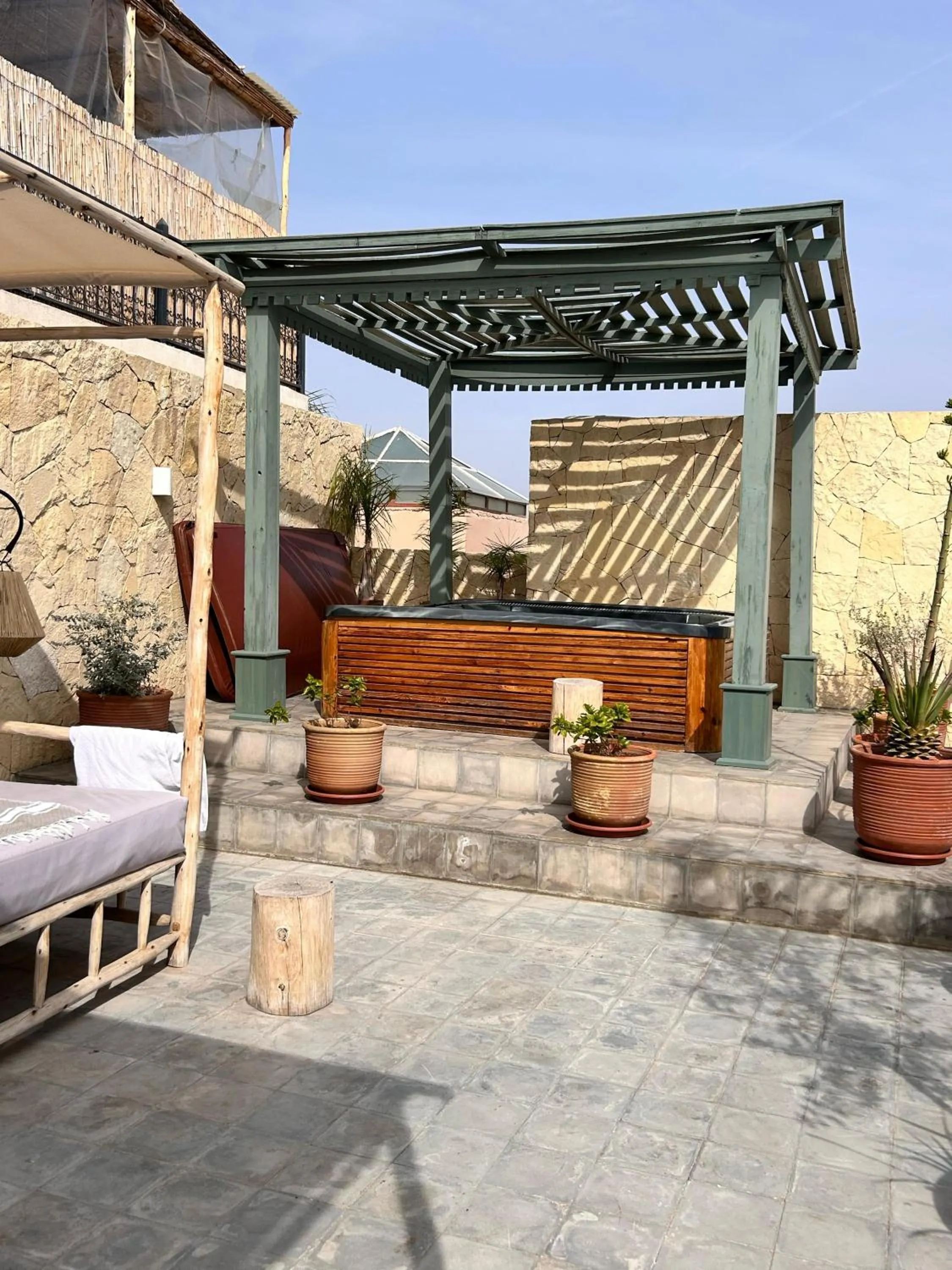 Hot Tub in Riad Villa Wengé & Spa