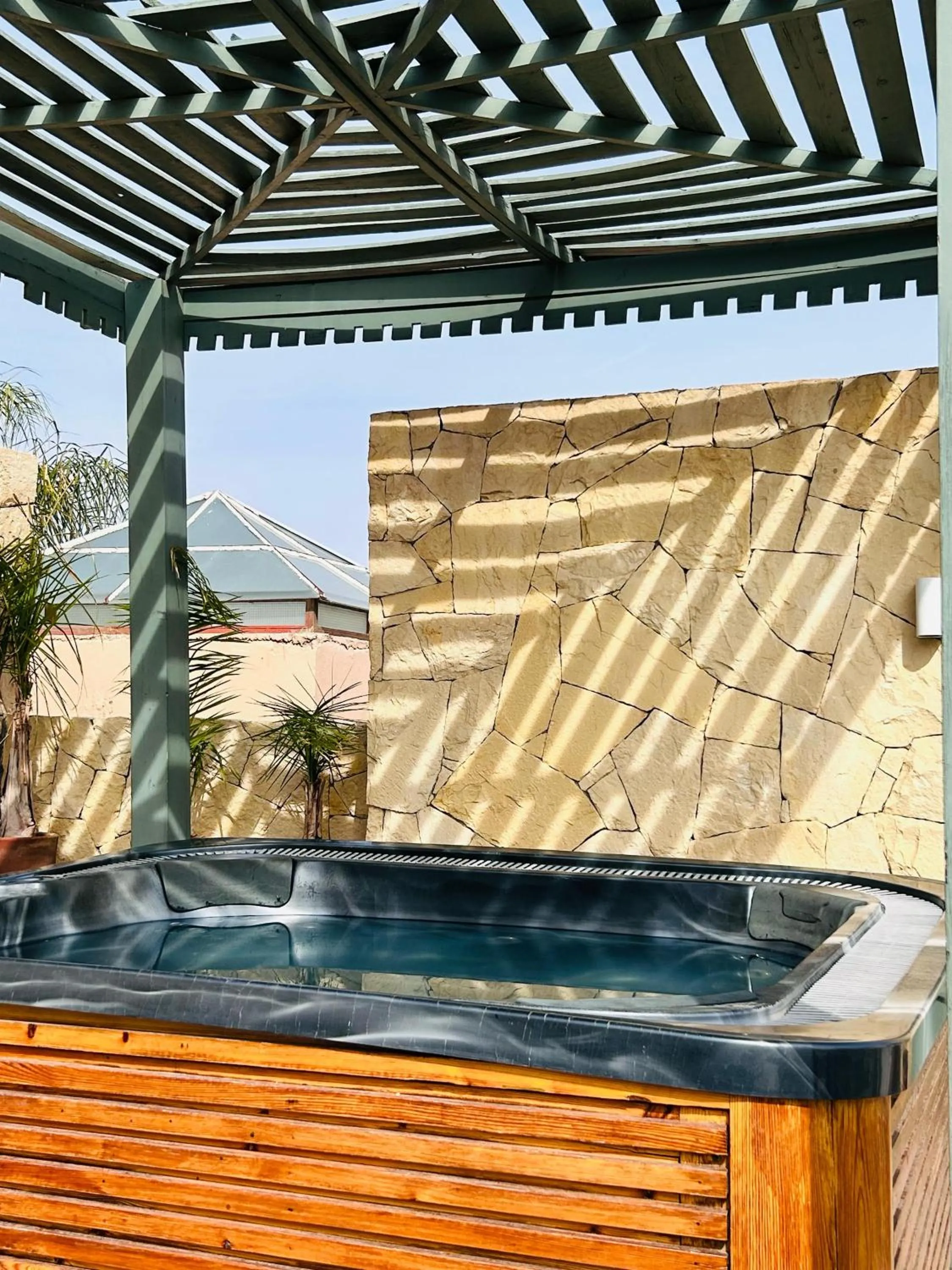 Hot Tub in Riad Villa Wengé & Spa