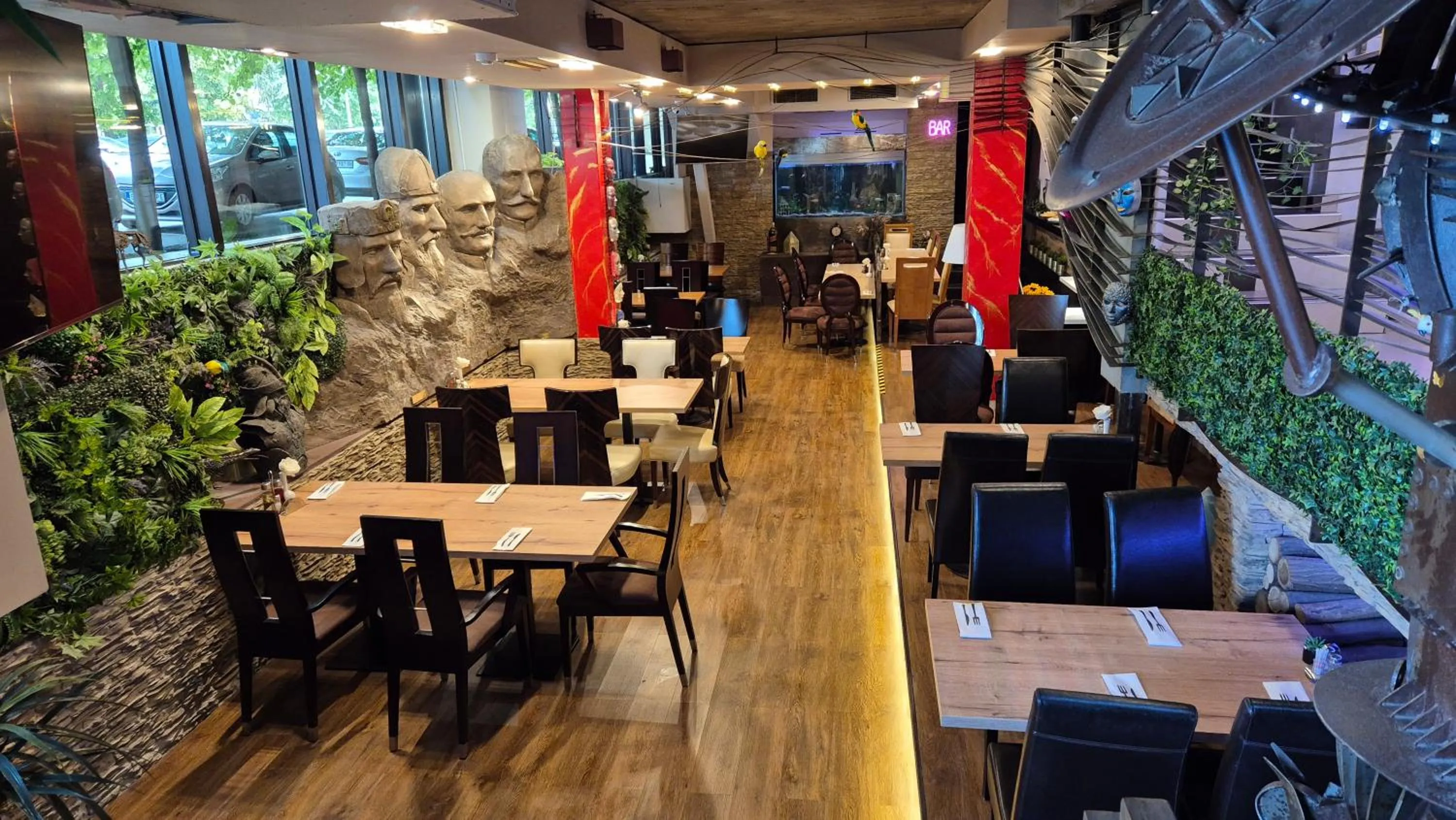 Restaurant/places to eat in Design Hotel Mr President