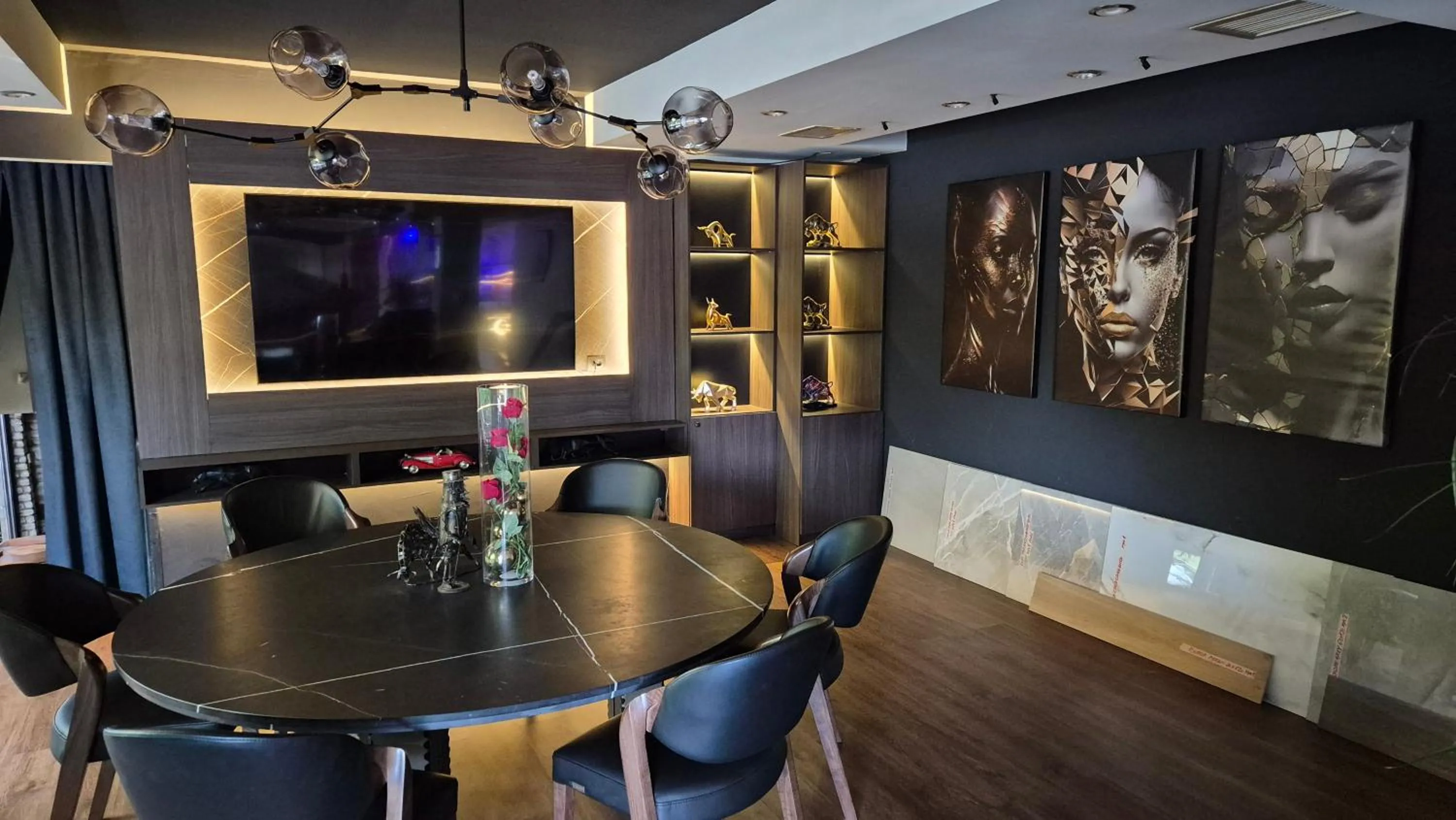 Communal lounge/ TV room in Design Hotel Mr President