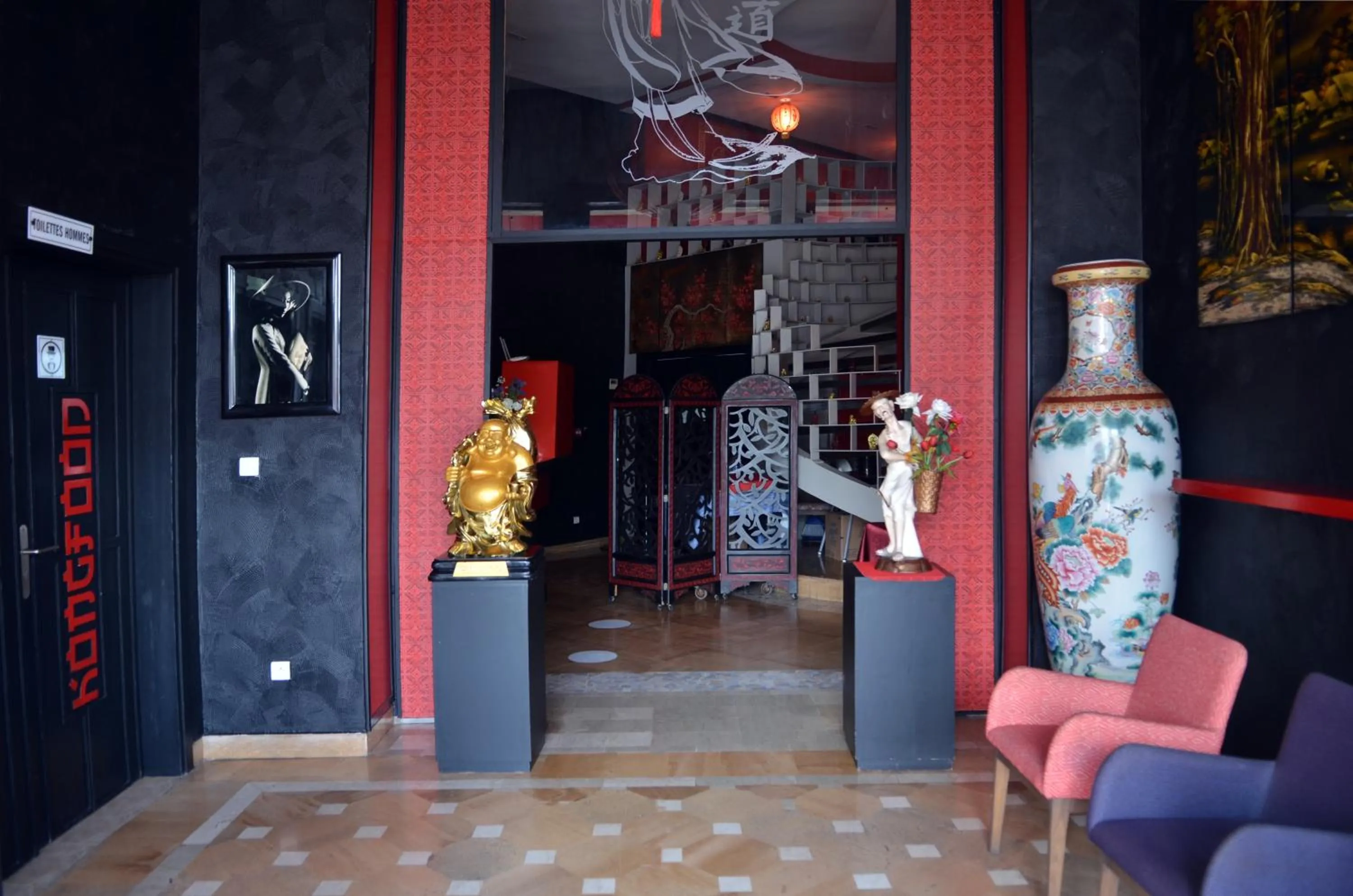 Restaurant/places to eat in Intouriste Hôtel & Suites