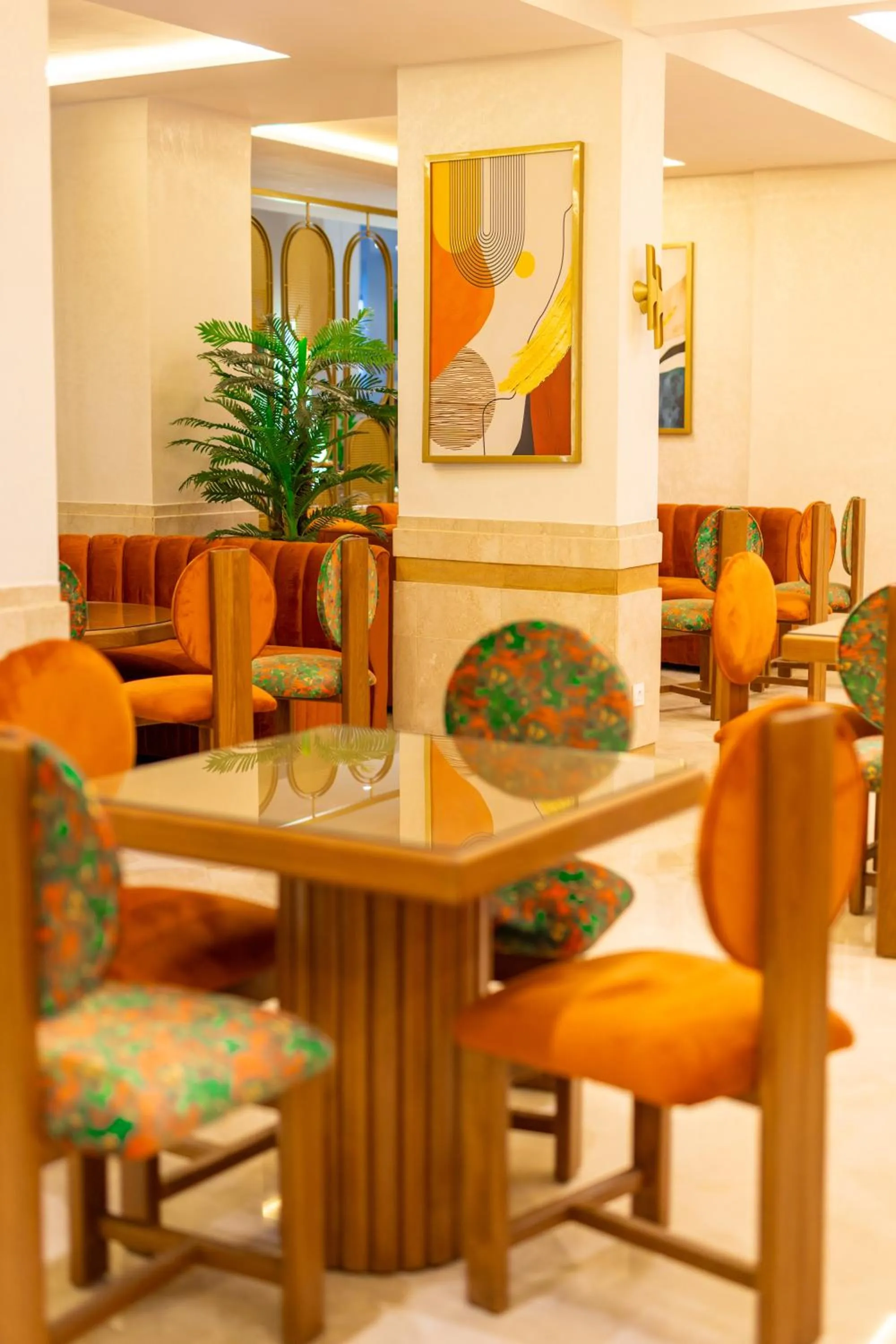 Restaurant/places to eat in Intouriste Hôtel & Suites