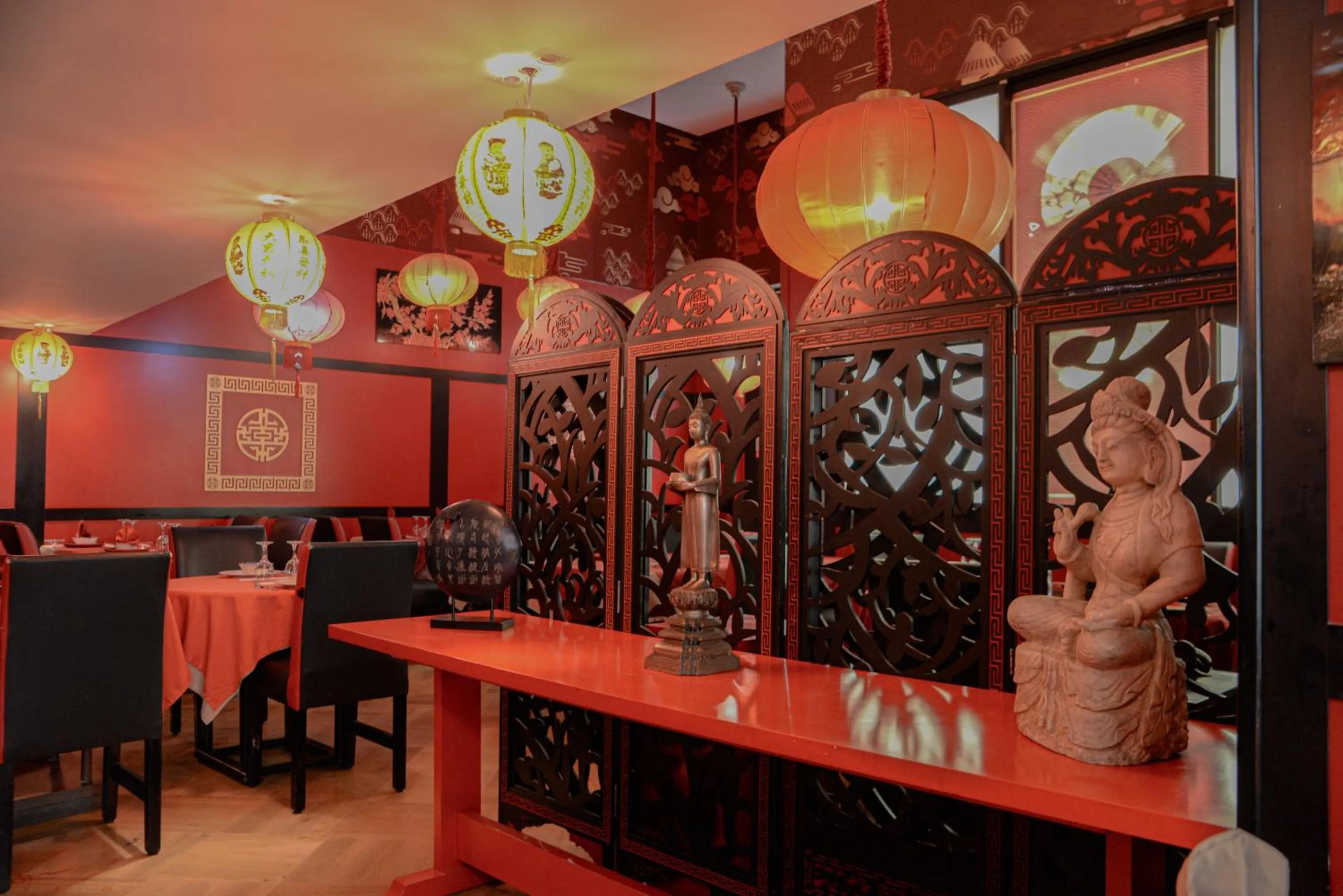 Restaurant/places to eat in Intouriste Hôtel & Suites