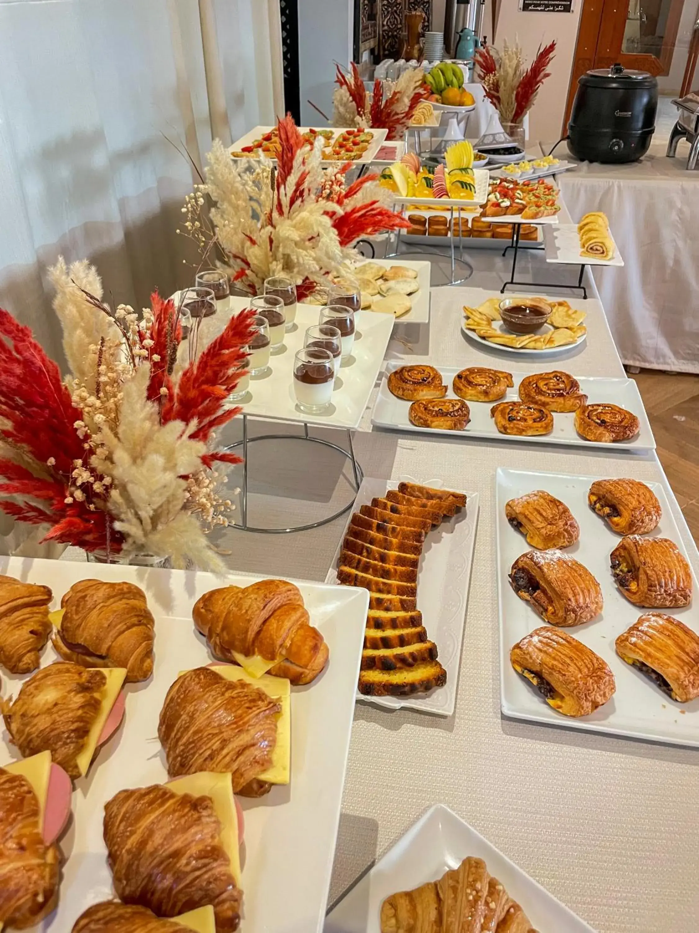 Buffet breakfast in Intouriste Hôtel & Suites Buffet breakfast in Intouriste Hôtel & Suites