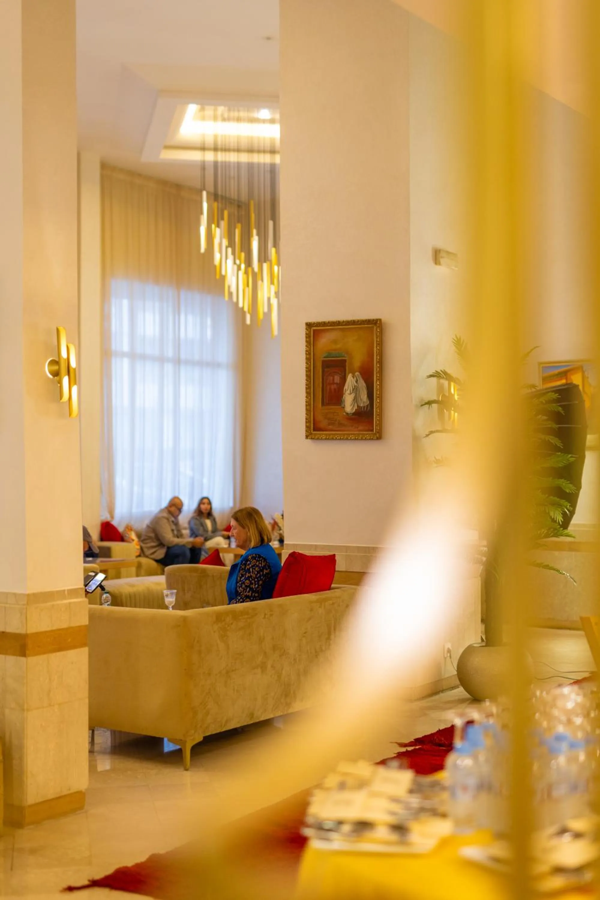 Restaurant/places to eat in Intouriste Hôtel & Suites