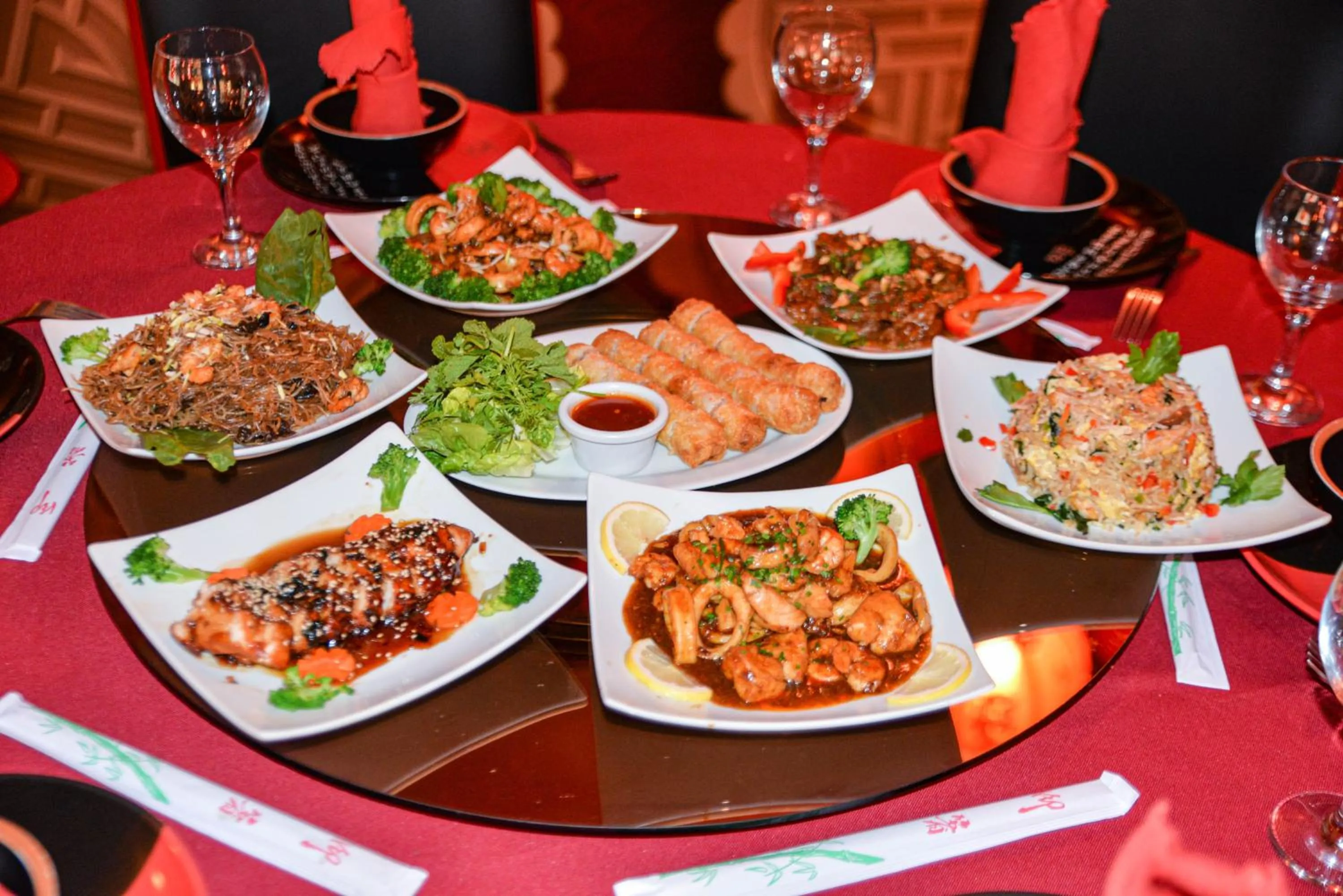 Restaurant/places to eat in Intouriste Hôtel & Suites