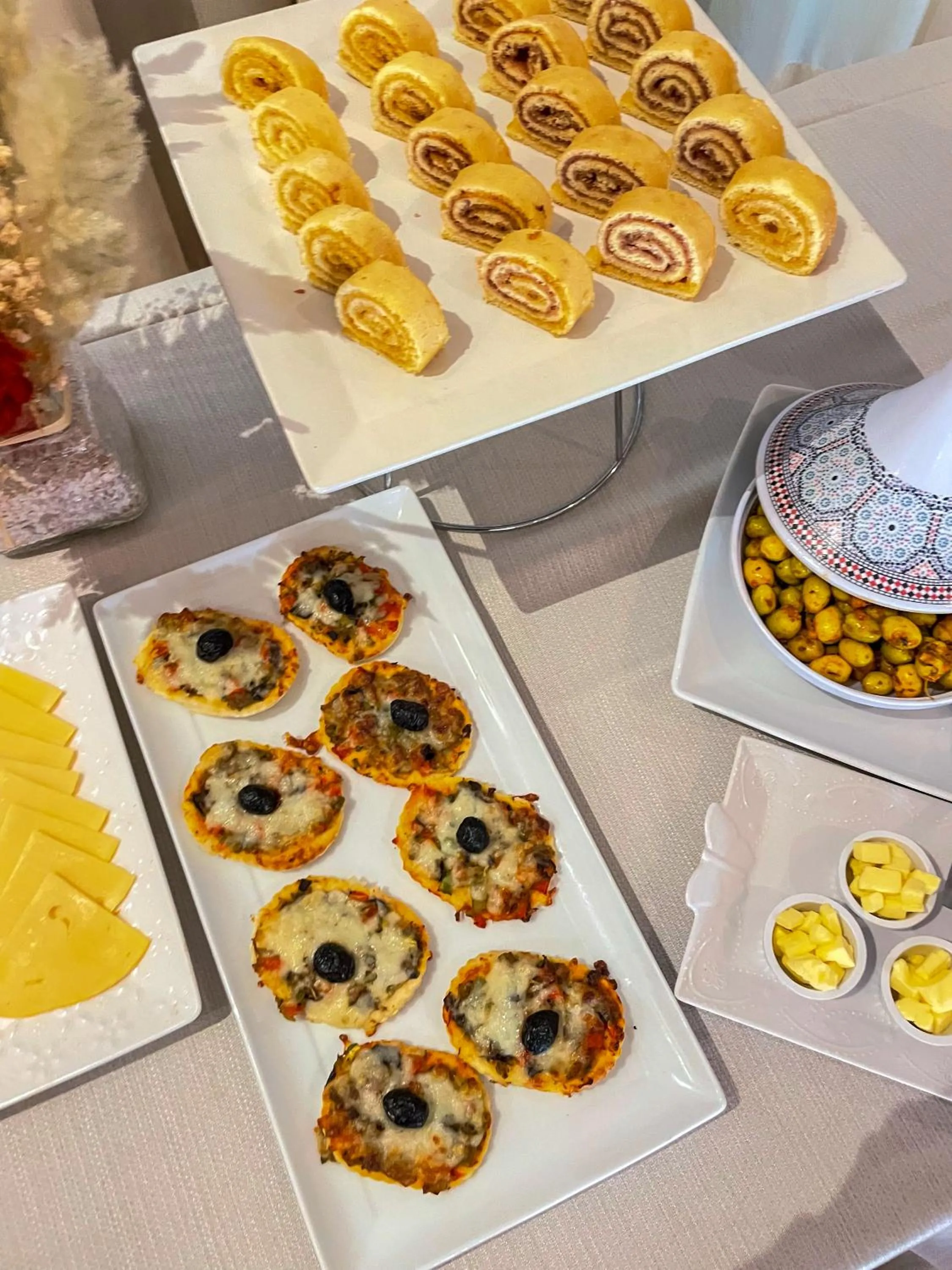 Breakfast in Intouriste Hôtel & Suites