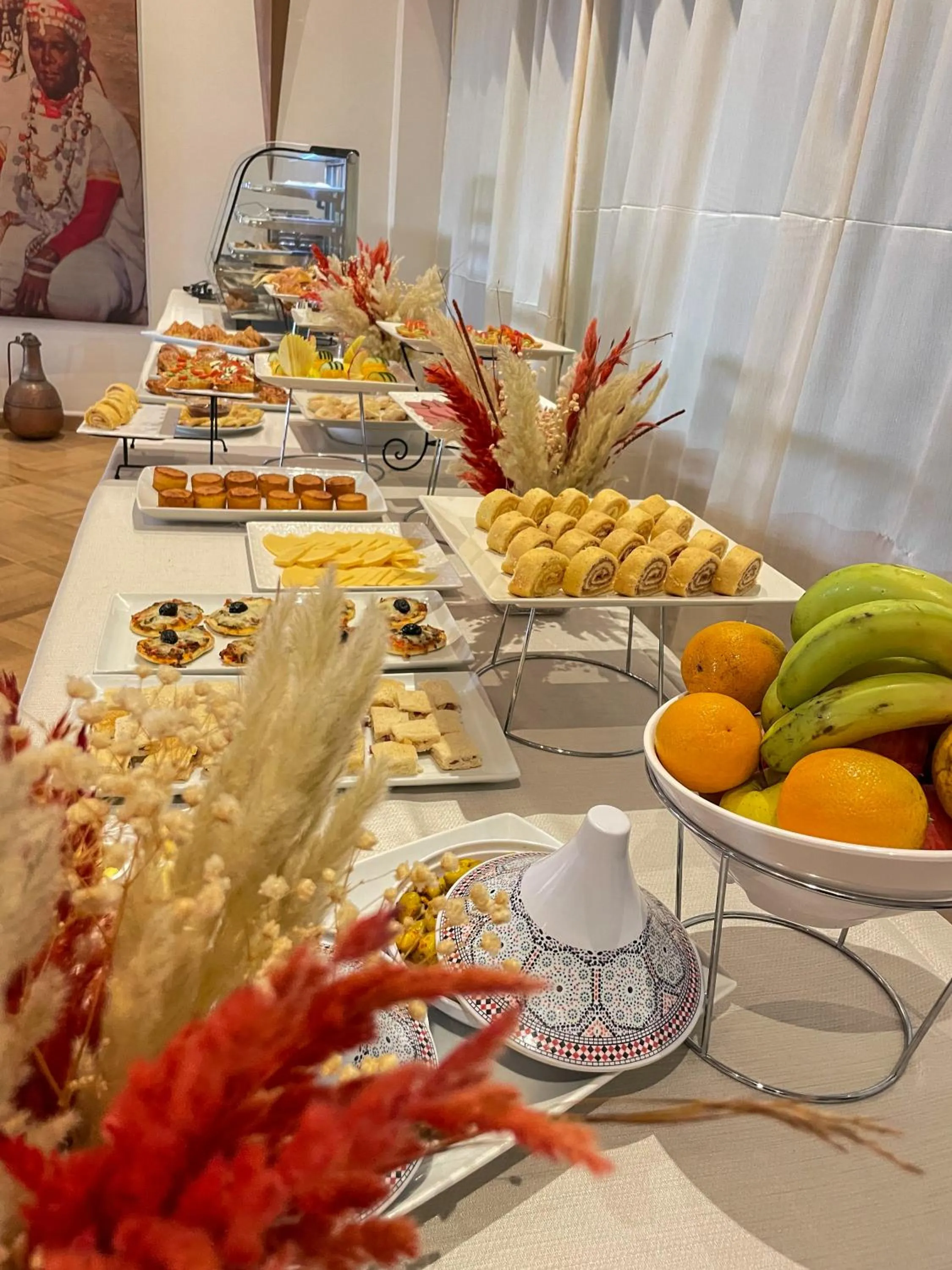 Breakfast in Intouriste Hôtel & Suites