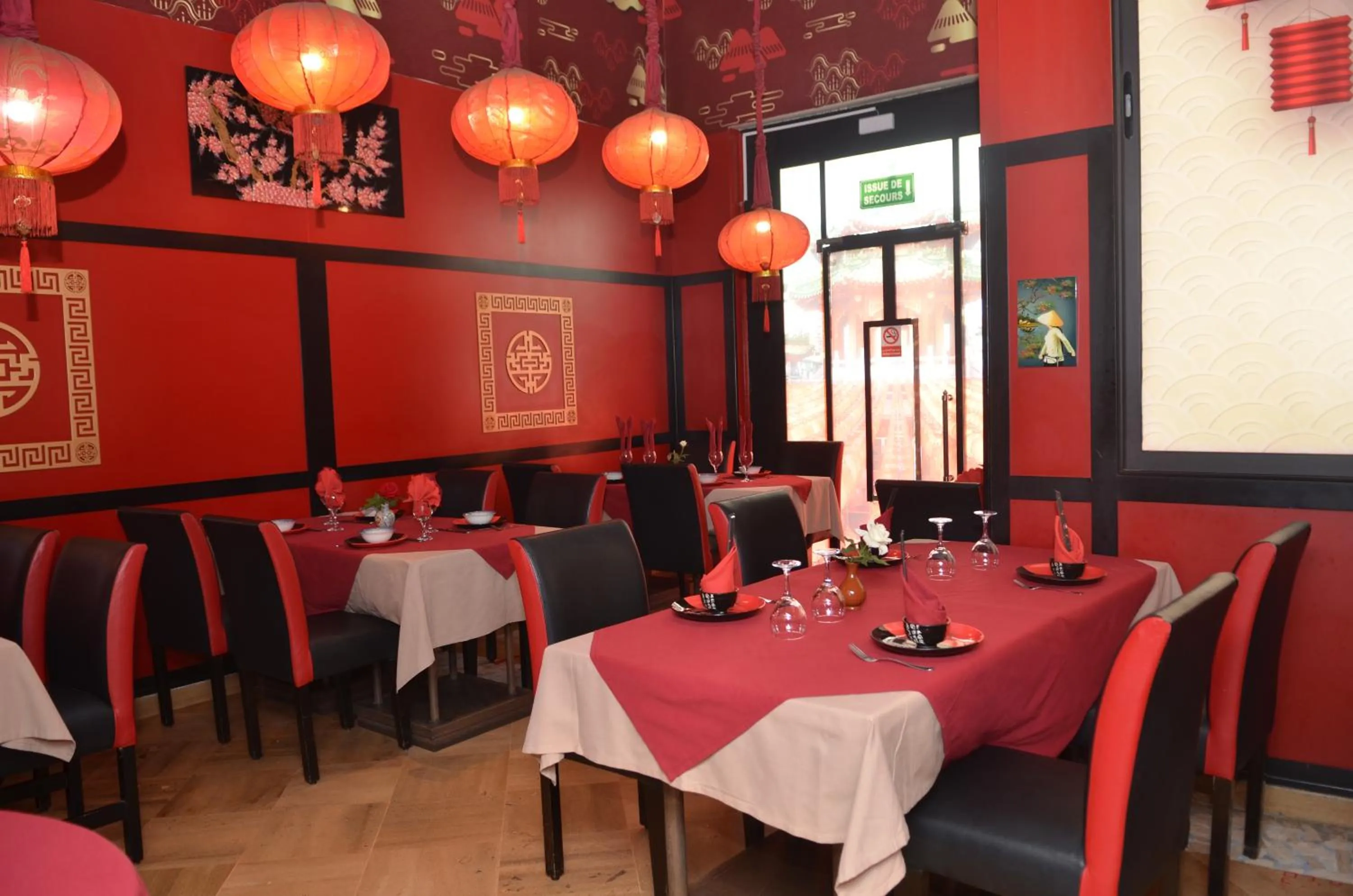 Restaurant/places to eat in Intouriste Hôtel & Suites