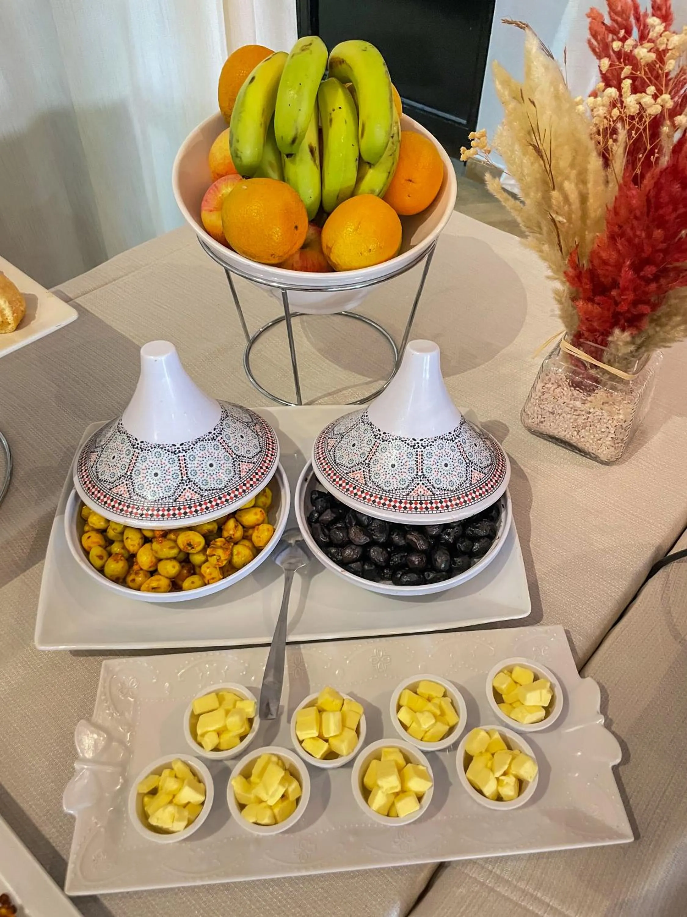 Breakfast in Intouriste Hôtel & Suites