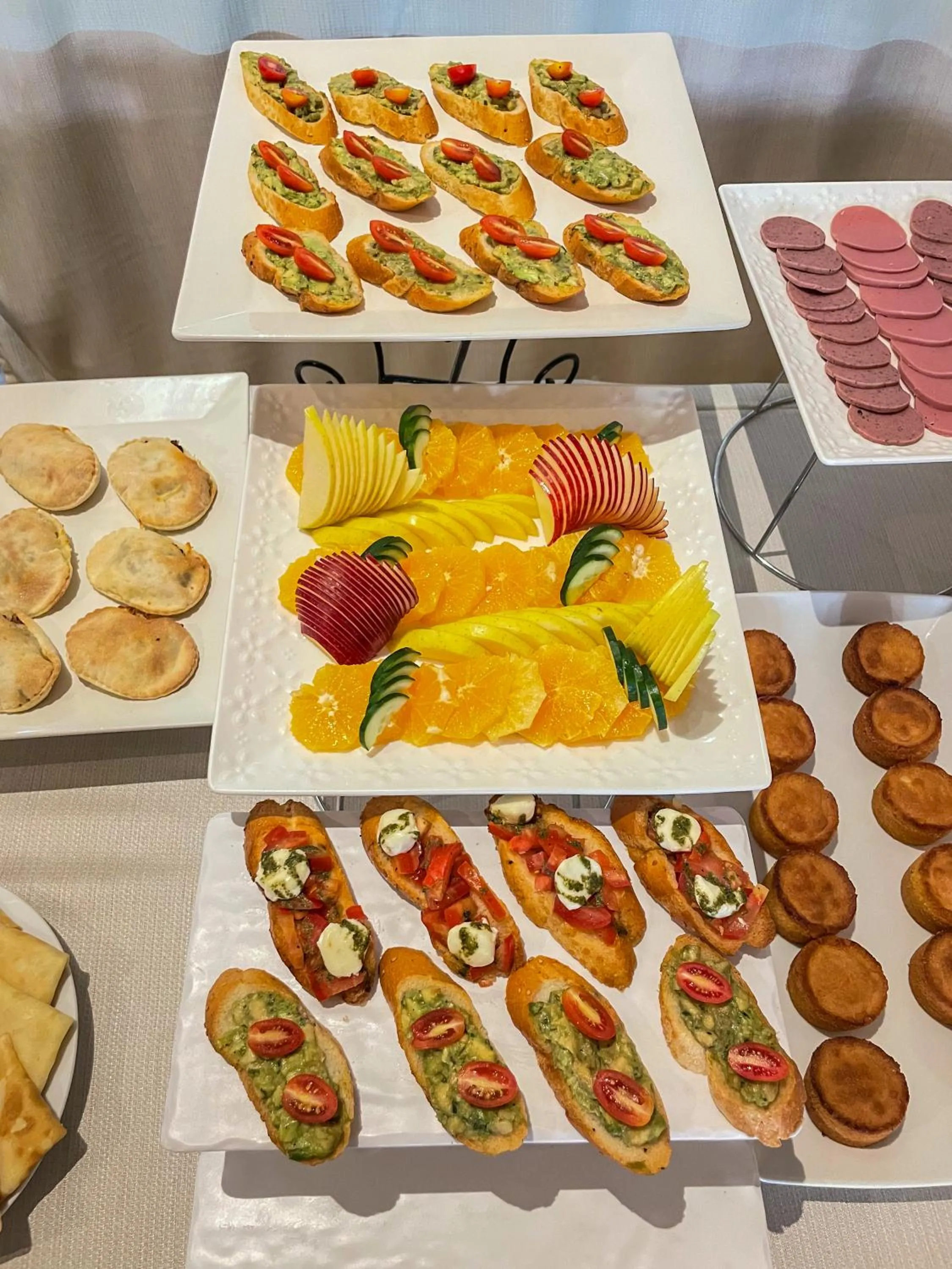 Breakfast in Intouriste Hôtel & Suites