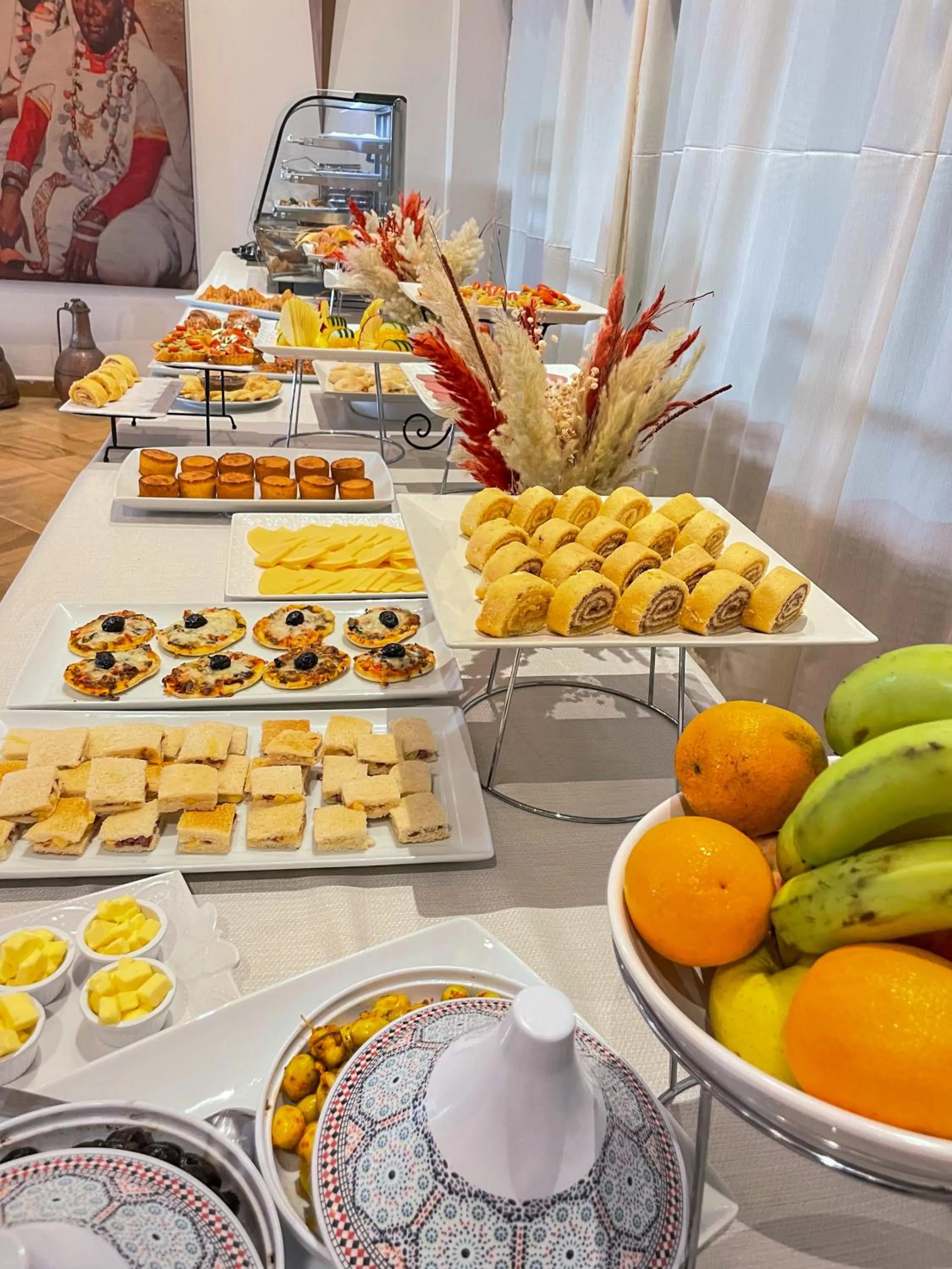 Breakfast in Intouriste Hôtel & Suites