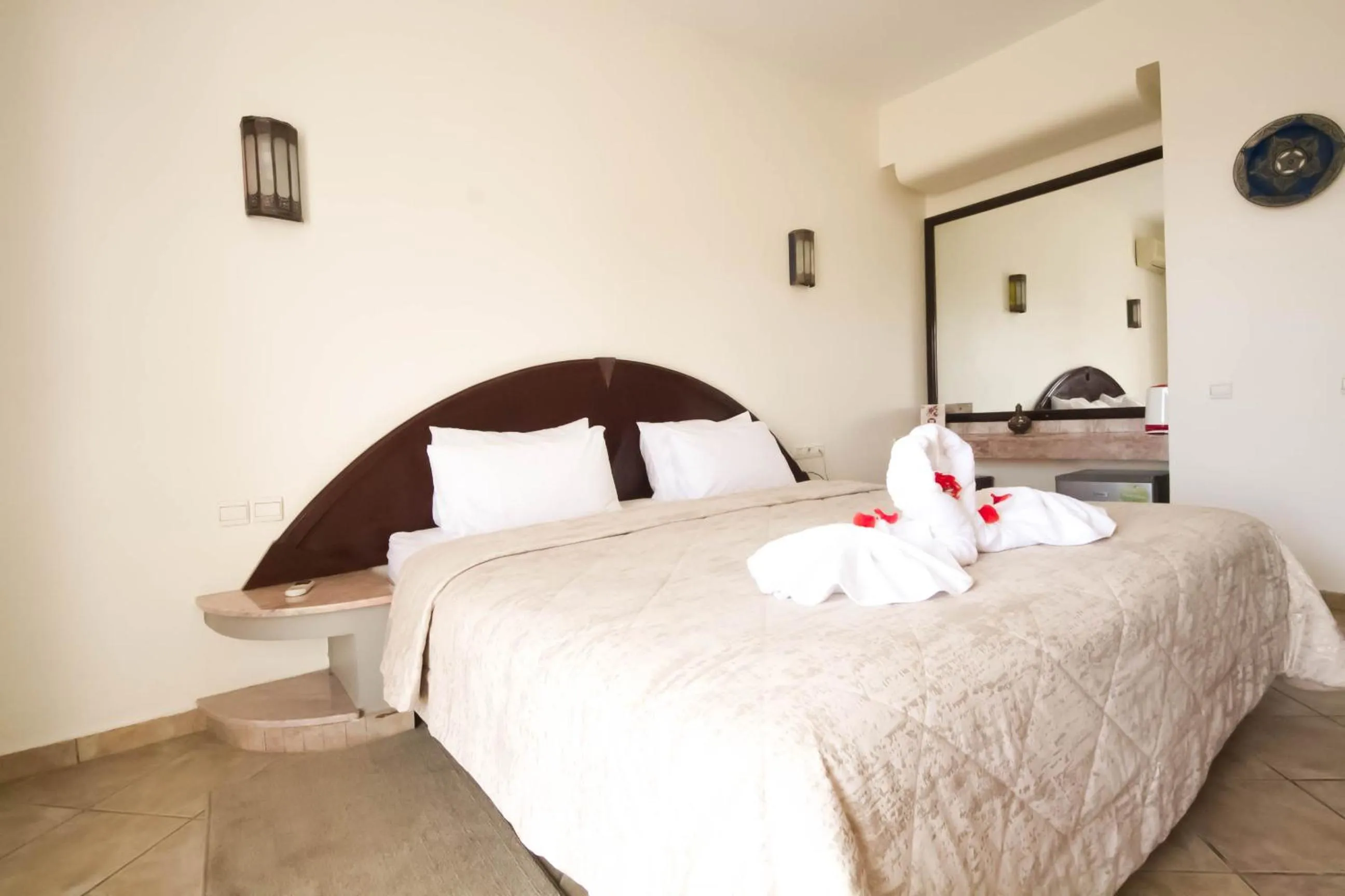 Bed in Intouriste Hôtel & Suites