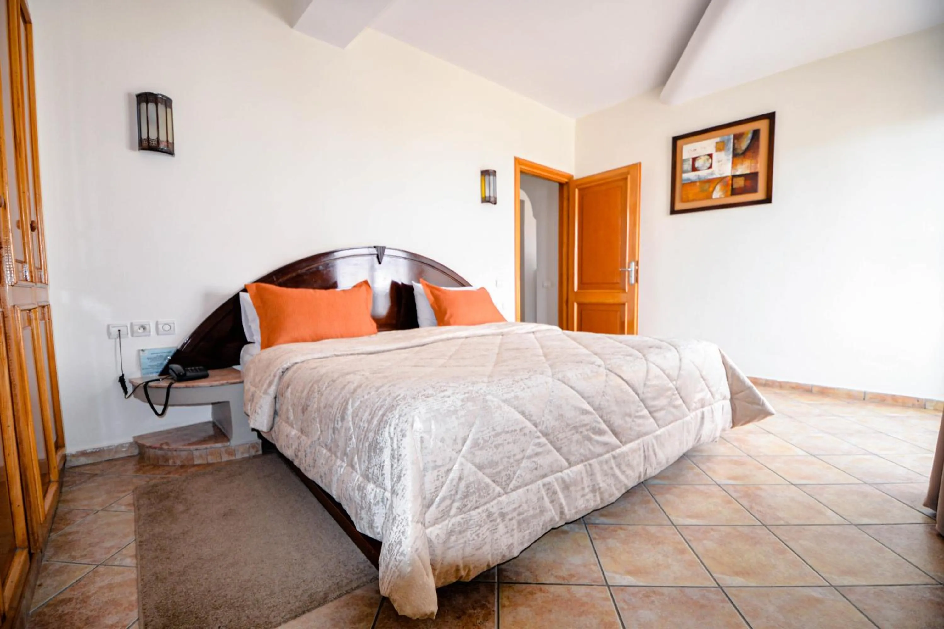 Bed in Intouriste Hôtel & Suites