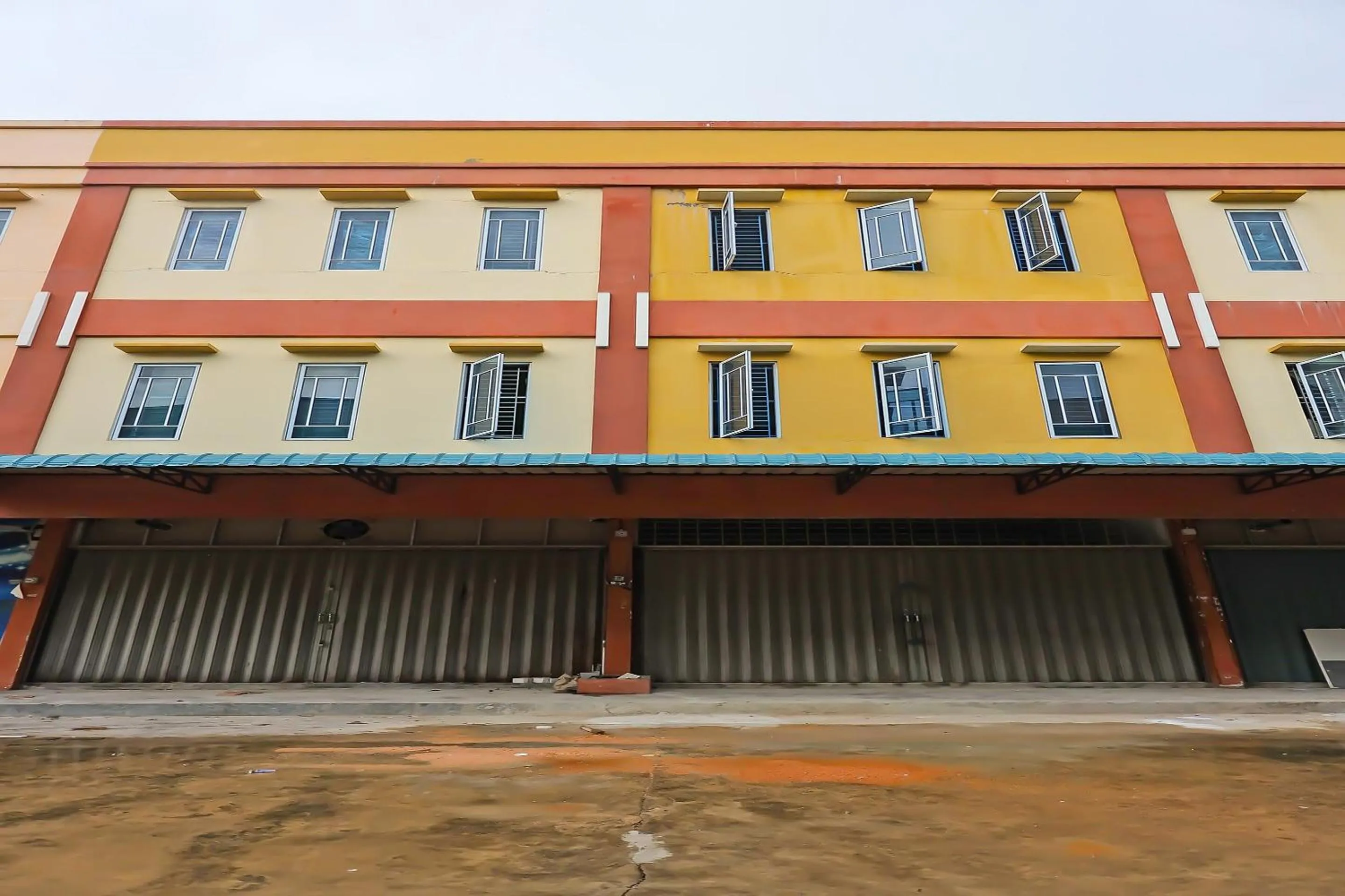 Facade/entrance in Hotel O Hasan House Syariah 2NearVihara Budhi Bhakti