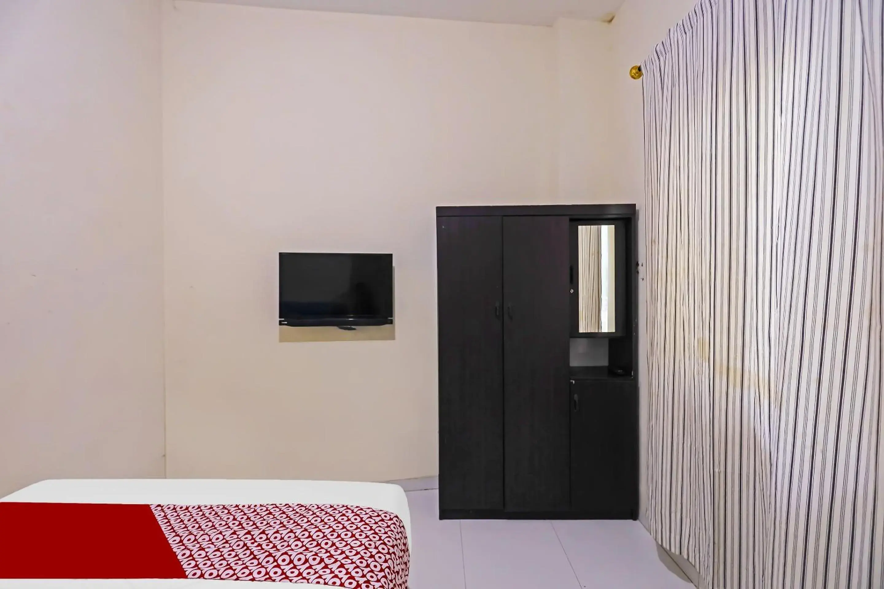 Bedroom, Bed in Hotel O Hasan House Syariah 2NearVihara Budhi Bhakti Bedroom, Bed in Hotel O Hasan House Syariah 2NearVihara Budhi Bhakti