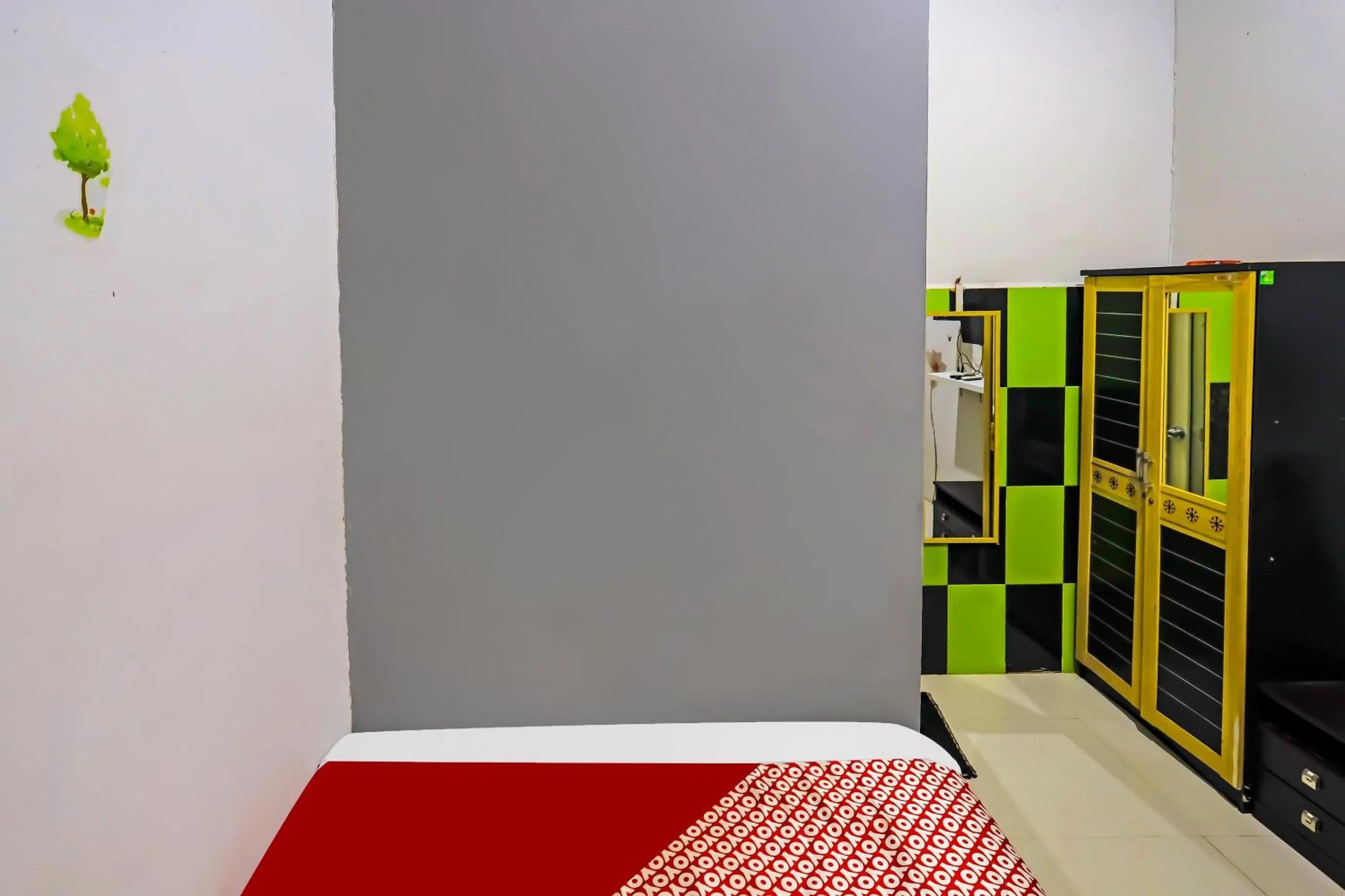 Bedroom, Bed in Hotel O Hasan House Syariah 2NearVihara Budhi Bhakti