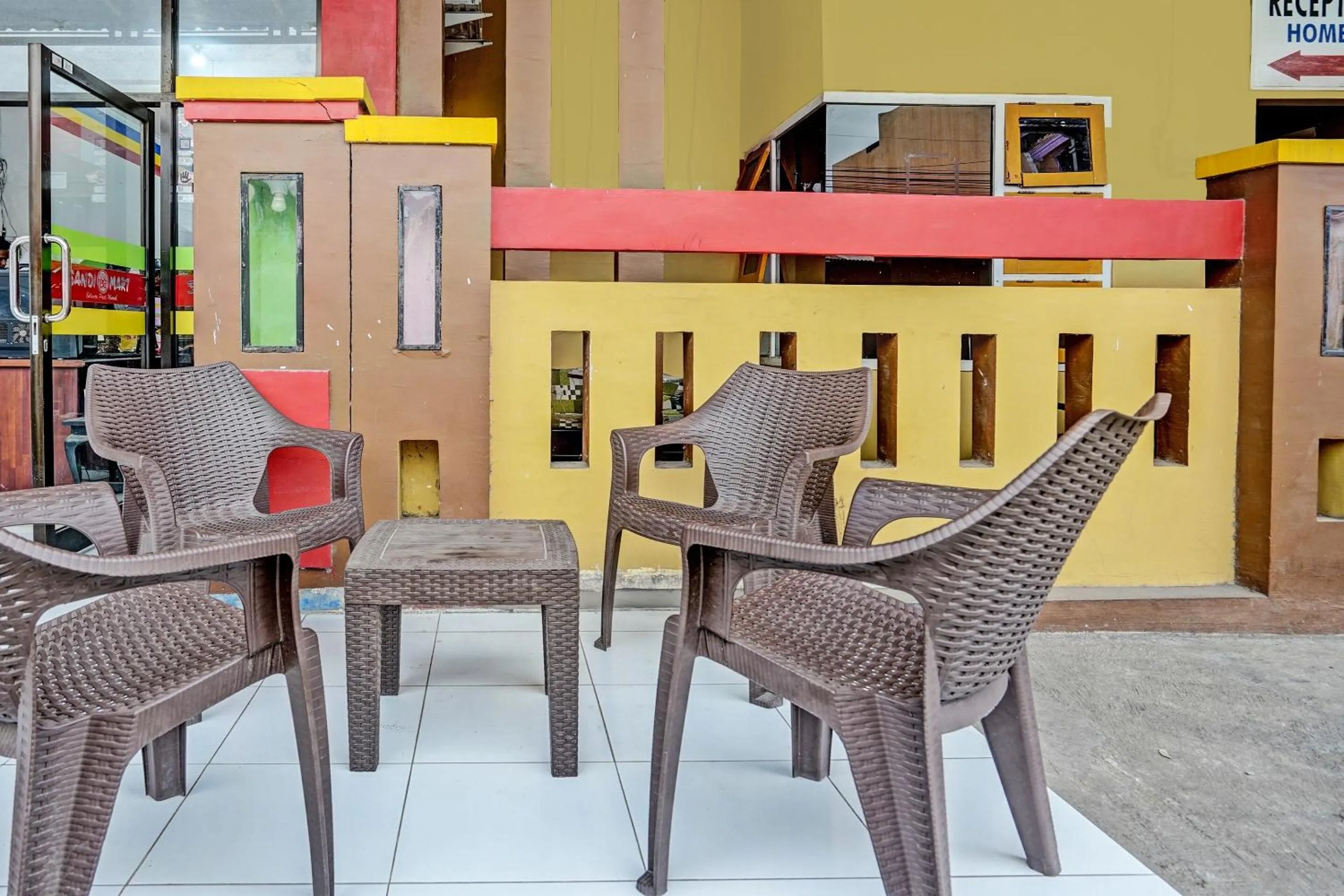 Lobby or reception in Hotel O Griya Sandi Residence Family NearPantai Boom