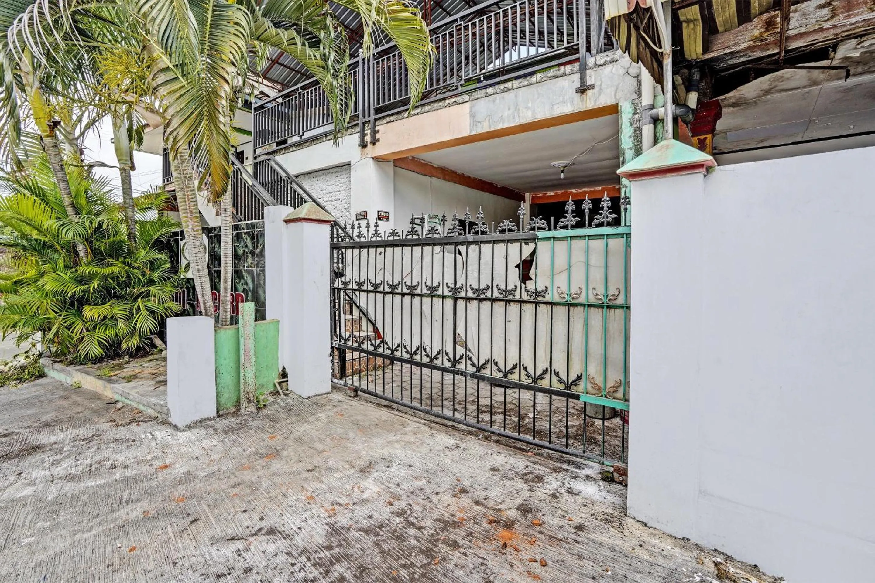 Facade/entrance in Hotel O Griya Sandi Residence Family NearPantai Boom