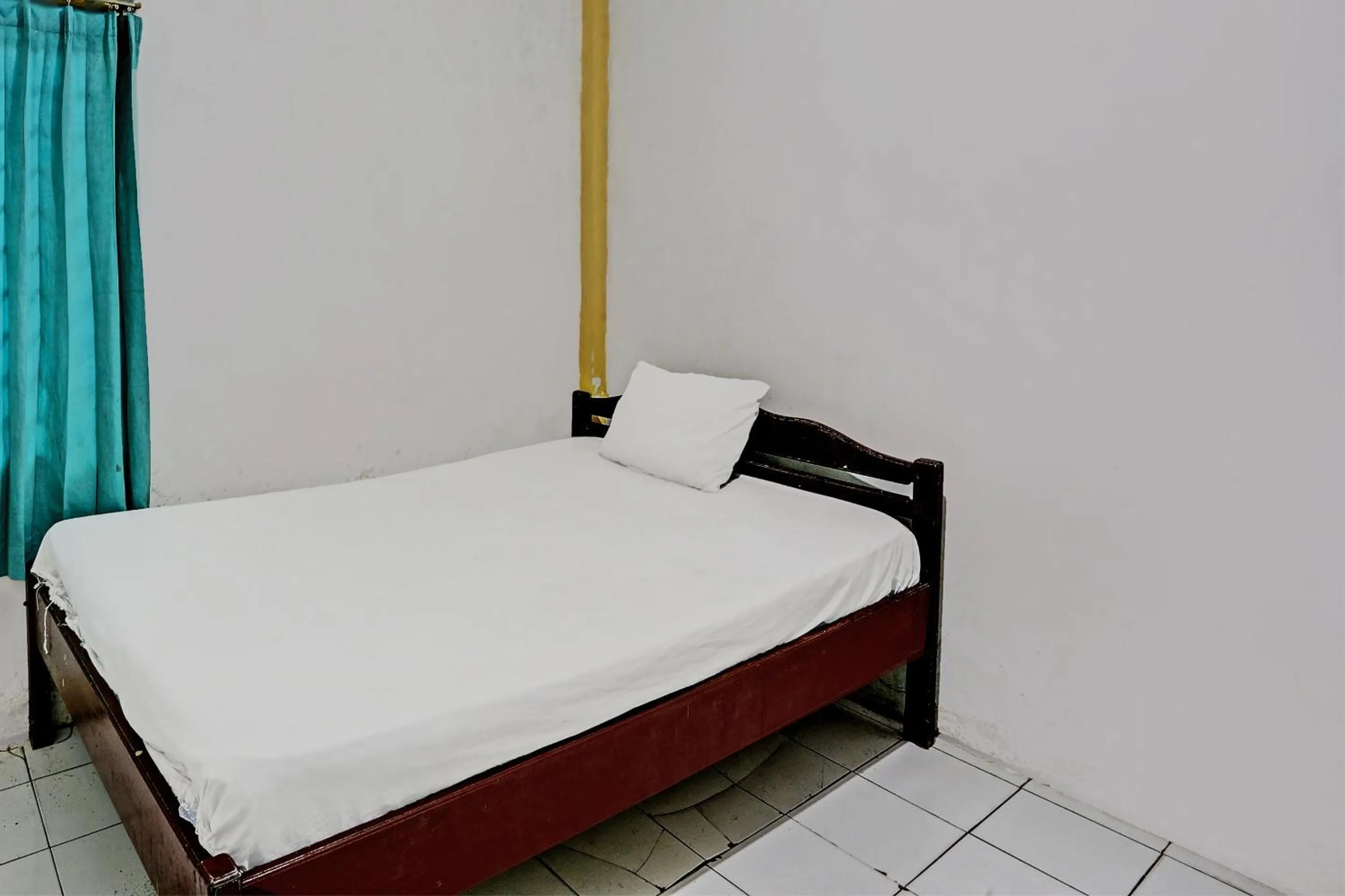 Bedroom, Bed in Hotel O Penginapan Aina Syariah