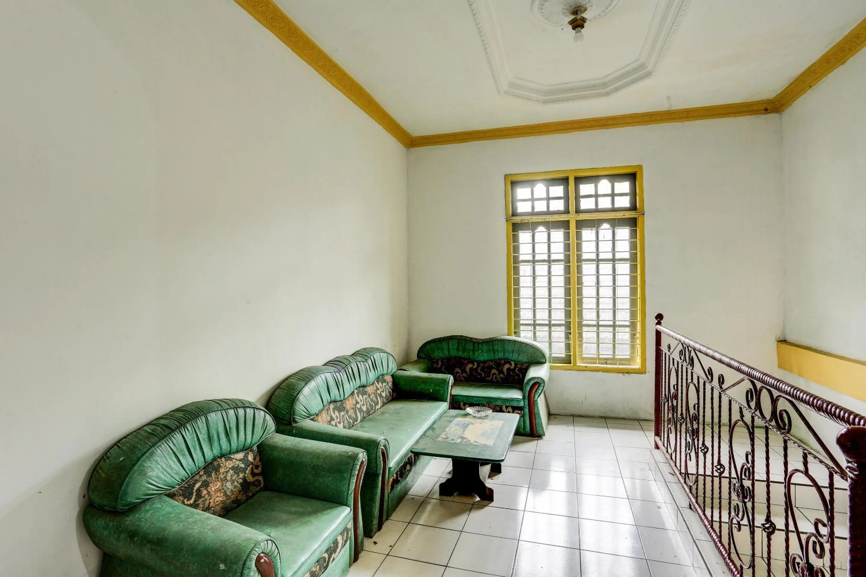 Lobby or reception in Hotel O Penginapan Aina Syariah