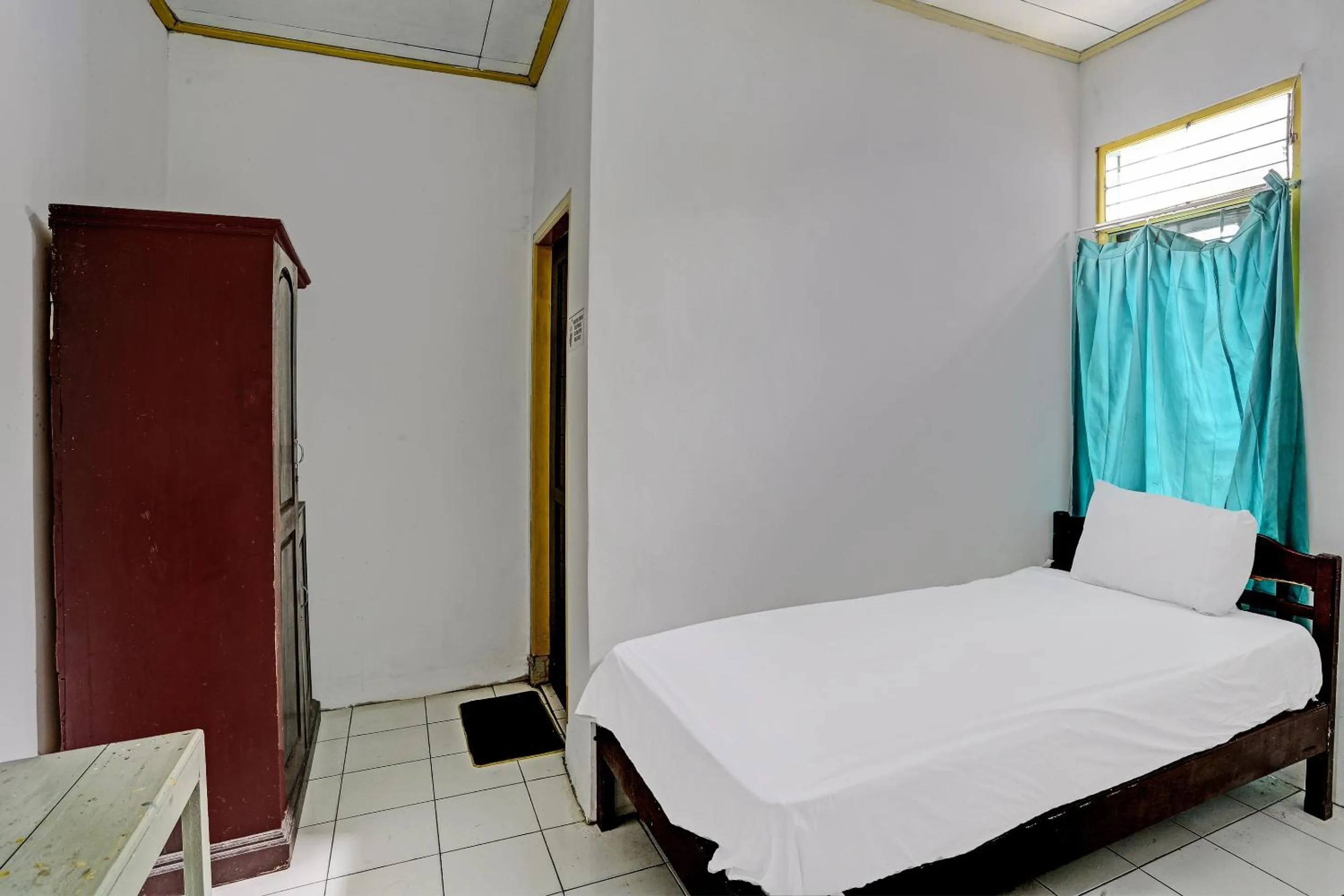 Bedroom, Bed in Hotel O Penginapan Aina Syariah