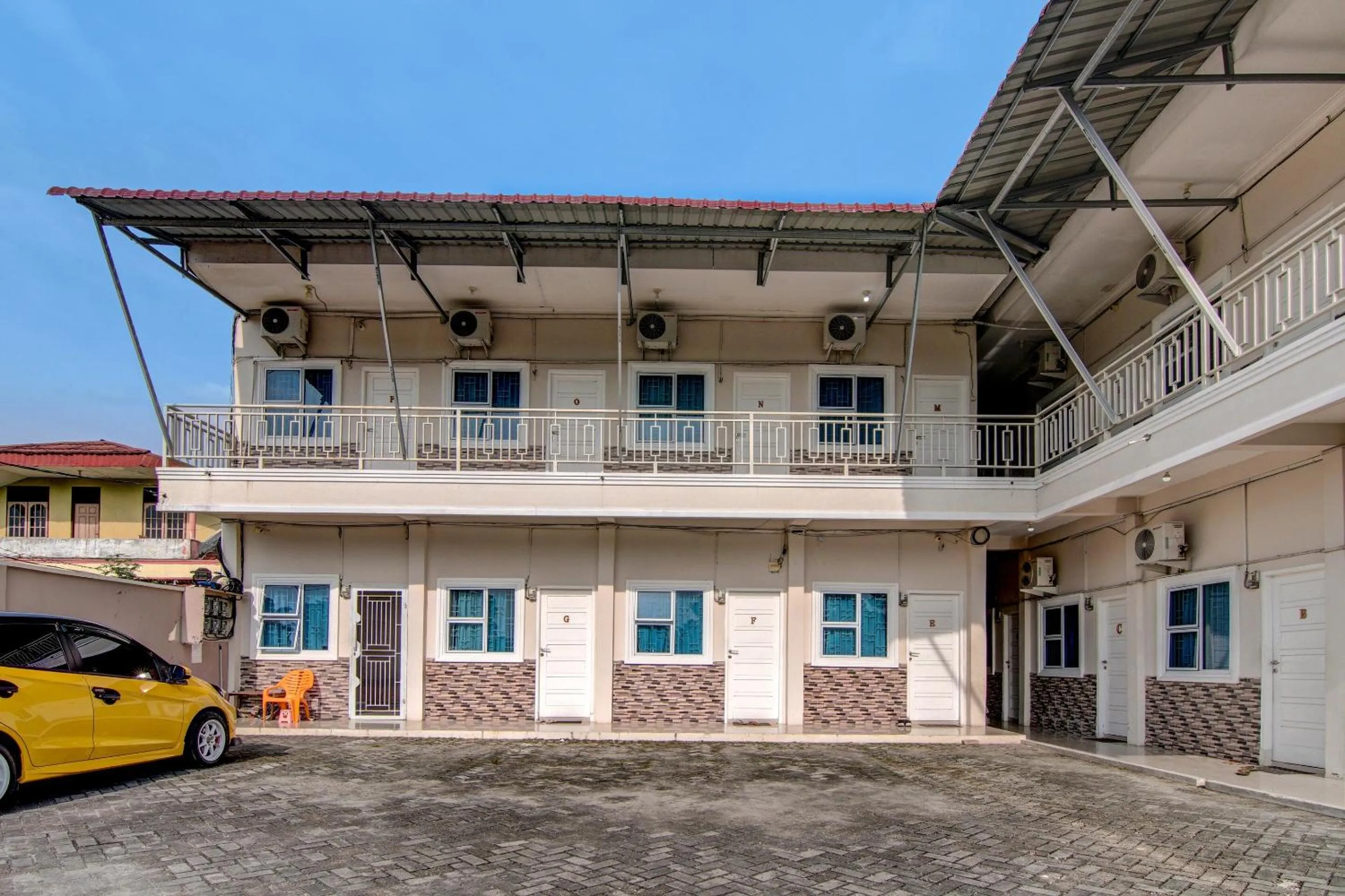 Facade/entrance in Hotel O Putri Homestay Syariah Near SPBU 14.282.694 (Air Hitam)